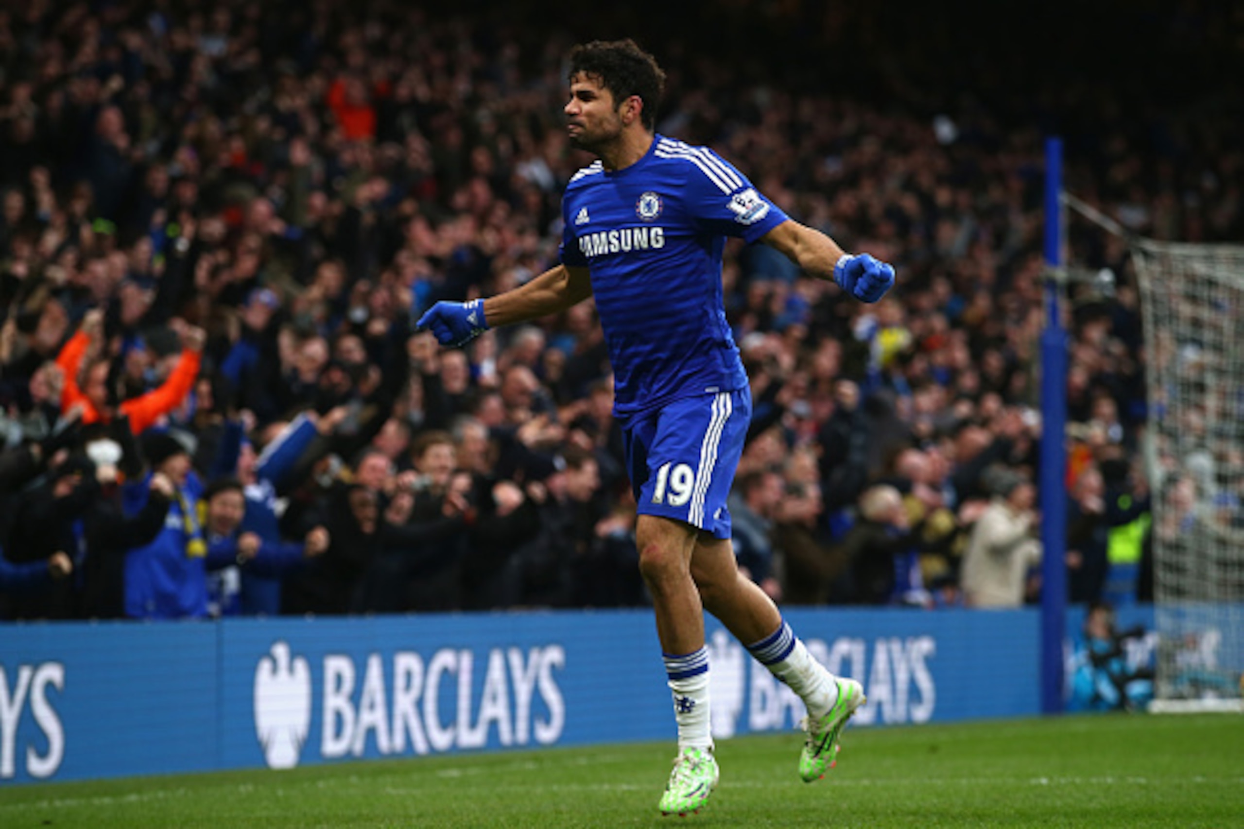 LONDON, ENGLAND - DECEMBER 26:  Diego Costa of Chelsea celebrates scoring their second goal during the Barclays Premier League match between Chelsea and West Ham United at Stamford Bridge on December 26, 2014 in London, England.  (Photo by Clive Rose/Gett