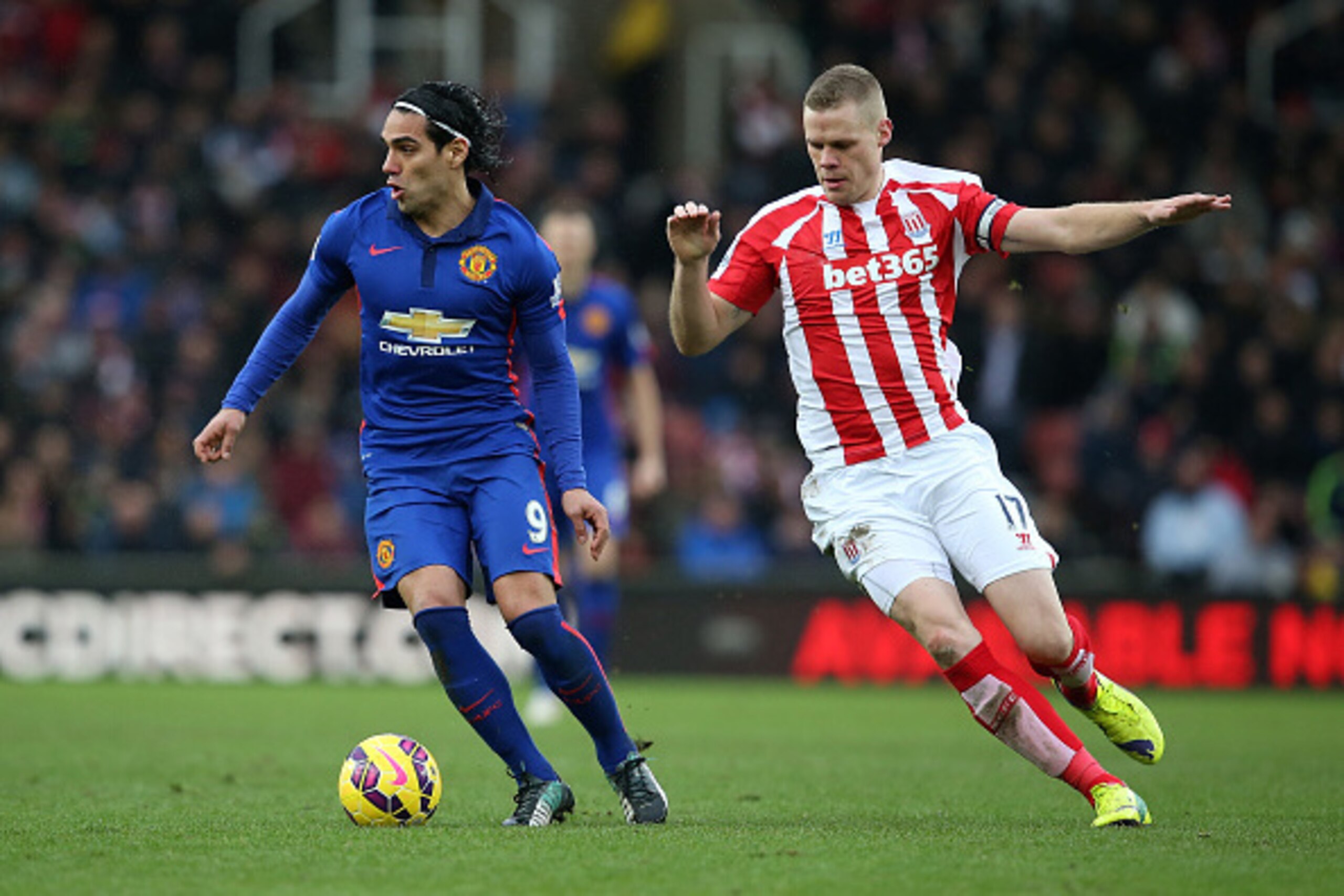 STOKE ON TRENT, ENGLAND - JANUARY 01: Radamel Falcao of Manchester United competes with Ryan Shawcross of Stoke City during the Barclays Premier League match between Stoke City and Manchester United at Britannia Stadium on January 1, 2015 in Stoke on Tre STOKE ON TRENT, ENGLAND - JANUARY 01: Radamel Falcao of Manchester United competes with Ryan Shawcross of Stoke City during the Barclays Premier League match between Stoke City and Manchester United at Britannia Stadium on January 1, 2015 in Stoke on Tre