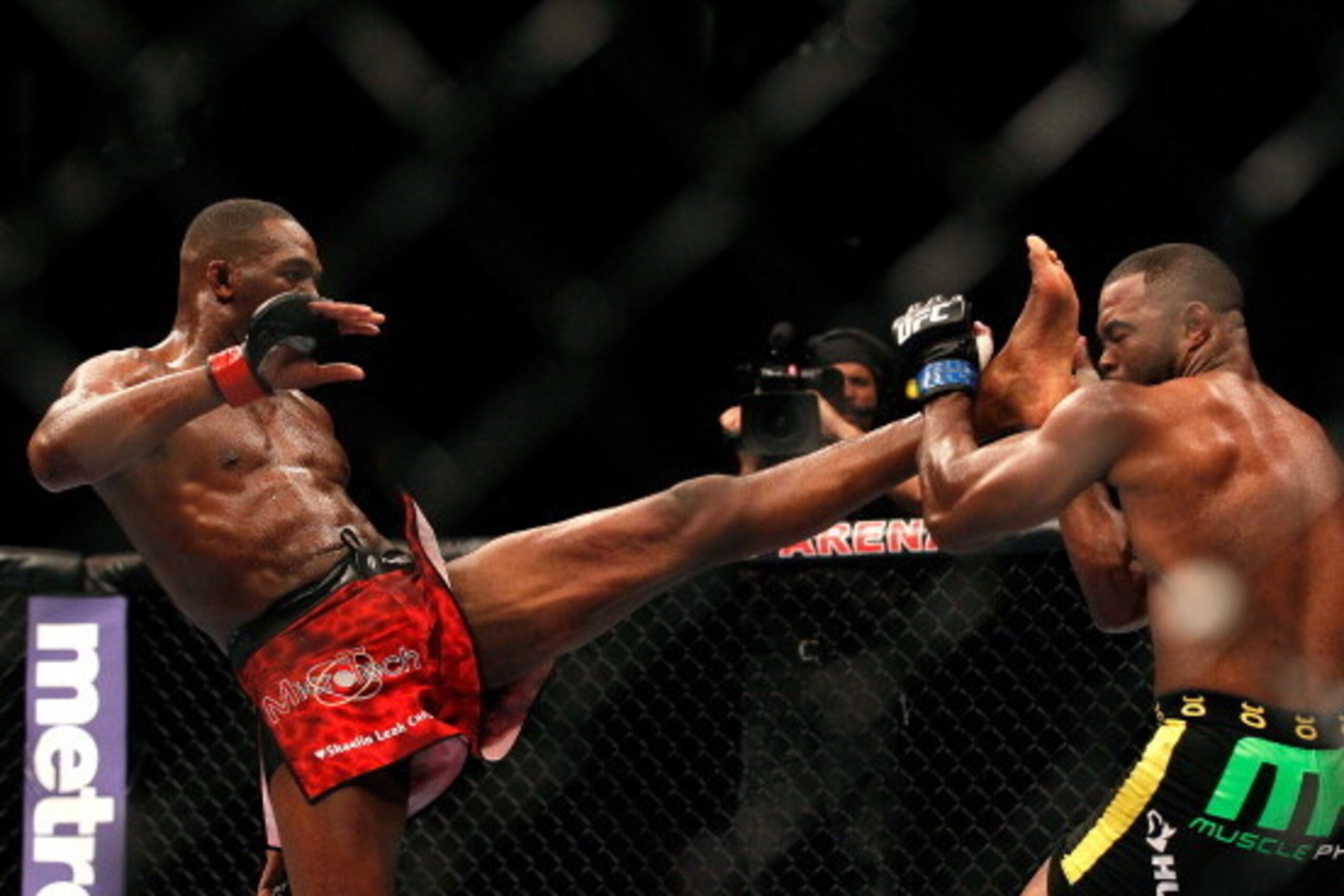 ATLANTA, GA - APRIL 21:  Jon Jones (L) kicks Rashad Evans during their light heavyweight title bout for UFC 145 at Philips Arena on April 21, 2012 in Atlanta, Georgia.  (Photo by Kevin C. Cox/Getty Images)