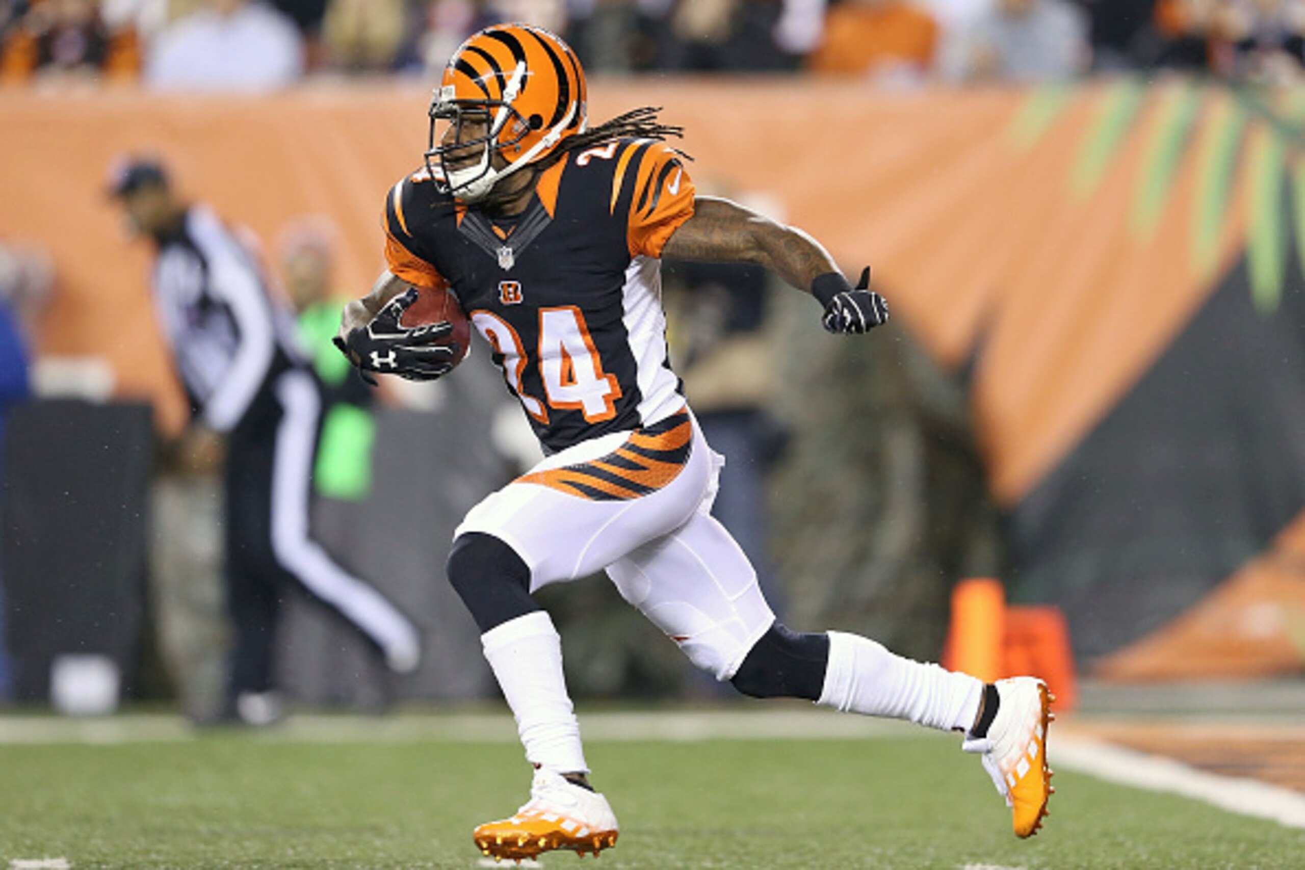 CINCINNATI, OH - DECEMBER 22:  Adam Jones #24 of the Cincinnati Bengals returns a kick during the third quarter of the game against the Denver Broncos at Paul Brown Stadium on December 22, 2014 in Cincinnati, Ohio. (Photo by Andy Lyons/Getty Images)