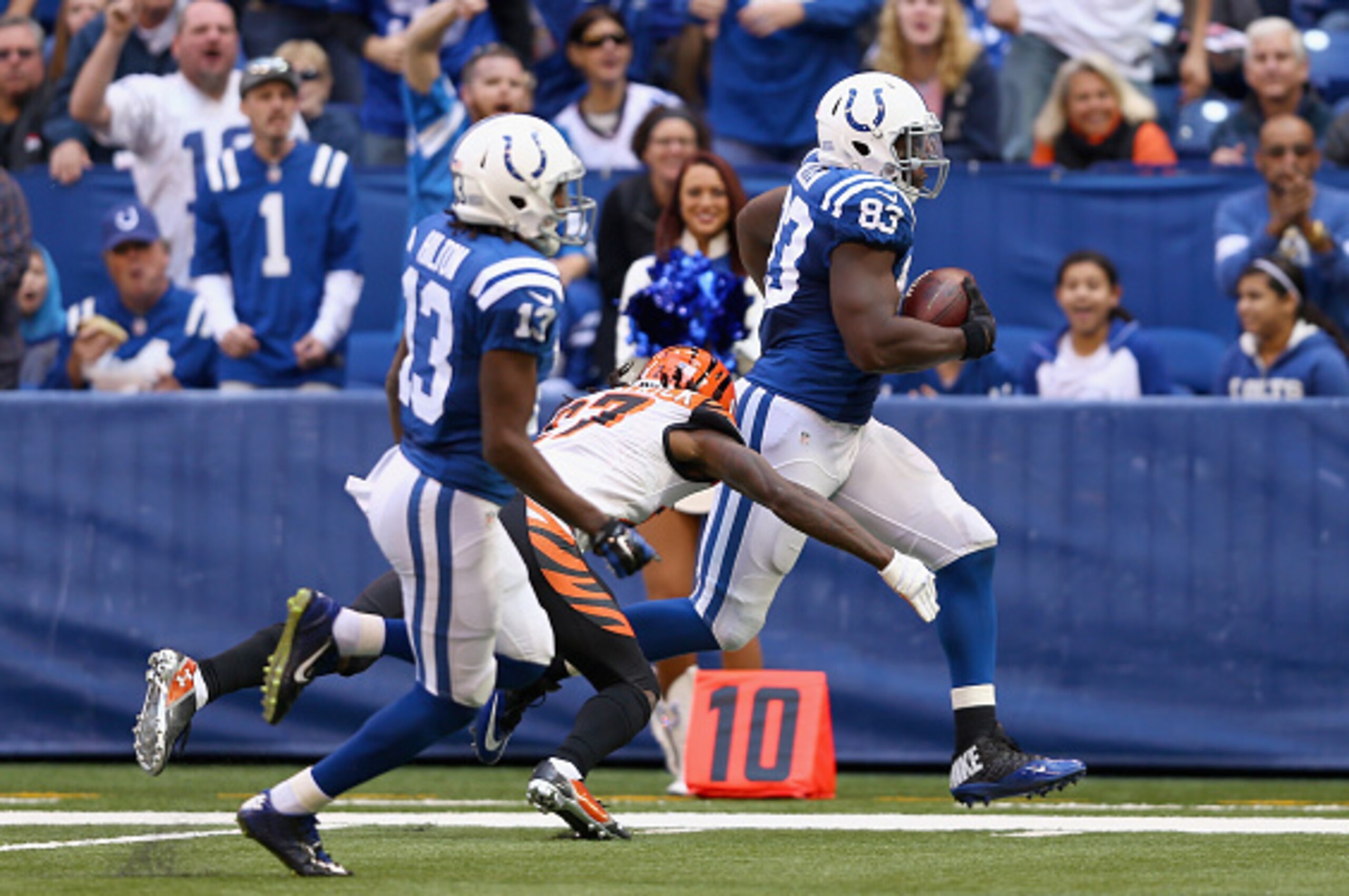 INDIANAPOLIS, IN - OCTOBER 19:  Dwayne Allen #83 of the Indianapolis Colts runs for a touchdown during the game against the Cincinnati Bengals at Lucas Oil Stadium on October 19, 2014 in Indianapolis, Indiana.  (Photo by Andy Lyons/Getty Images)