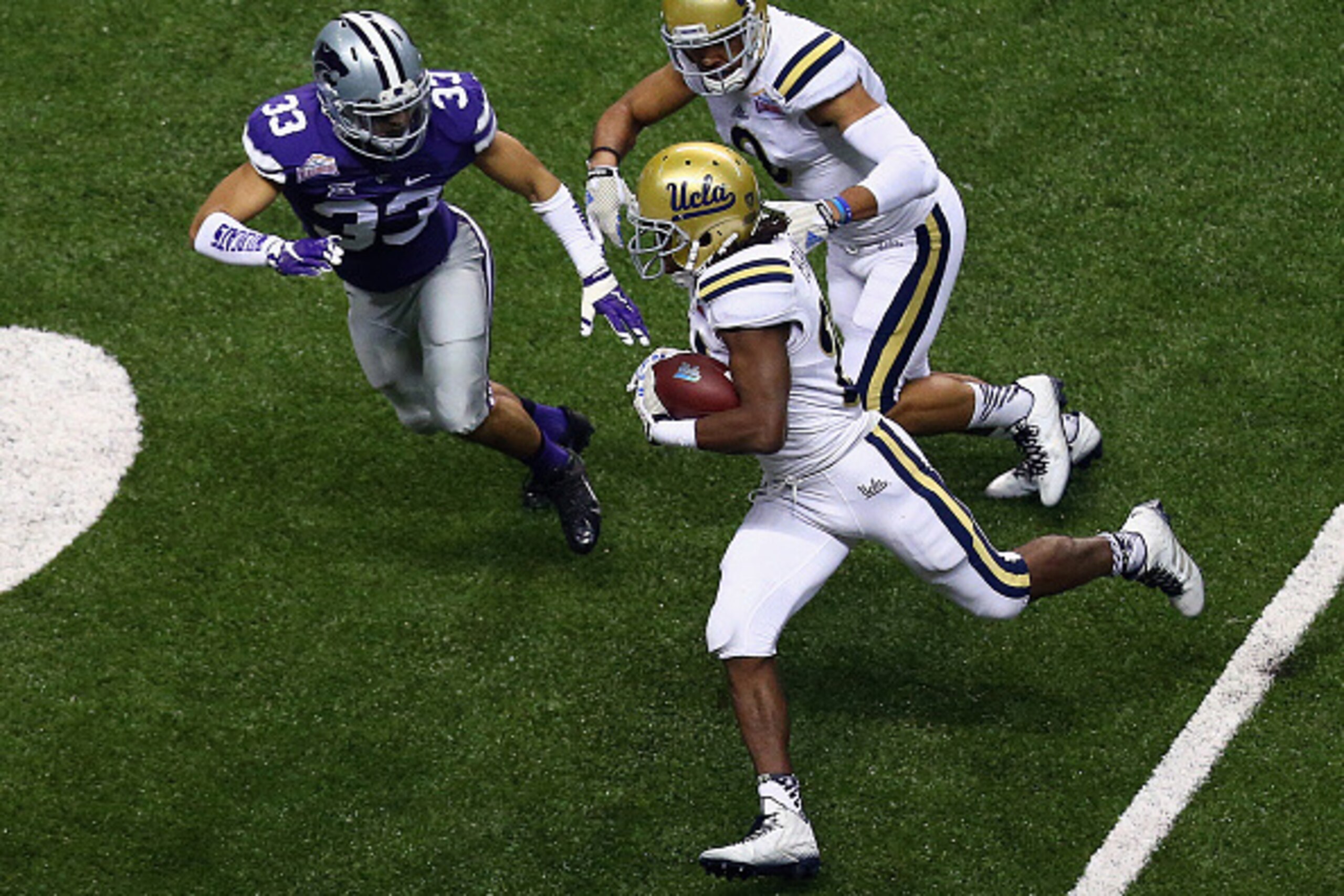 SAN ANTONIO, TX - JANUARY 02:  Paul Perkins #24 of the UCLA Bruins runs for a touchdown against the Kansas State Wildcats in the second quarter during the Valero Alamo Bowl at Alamodome on January 2, 2015 in San Antonio, Texas.  (Photo by Ronald Martinez/