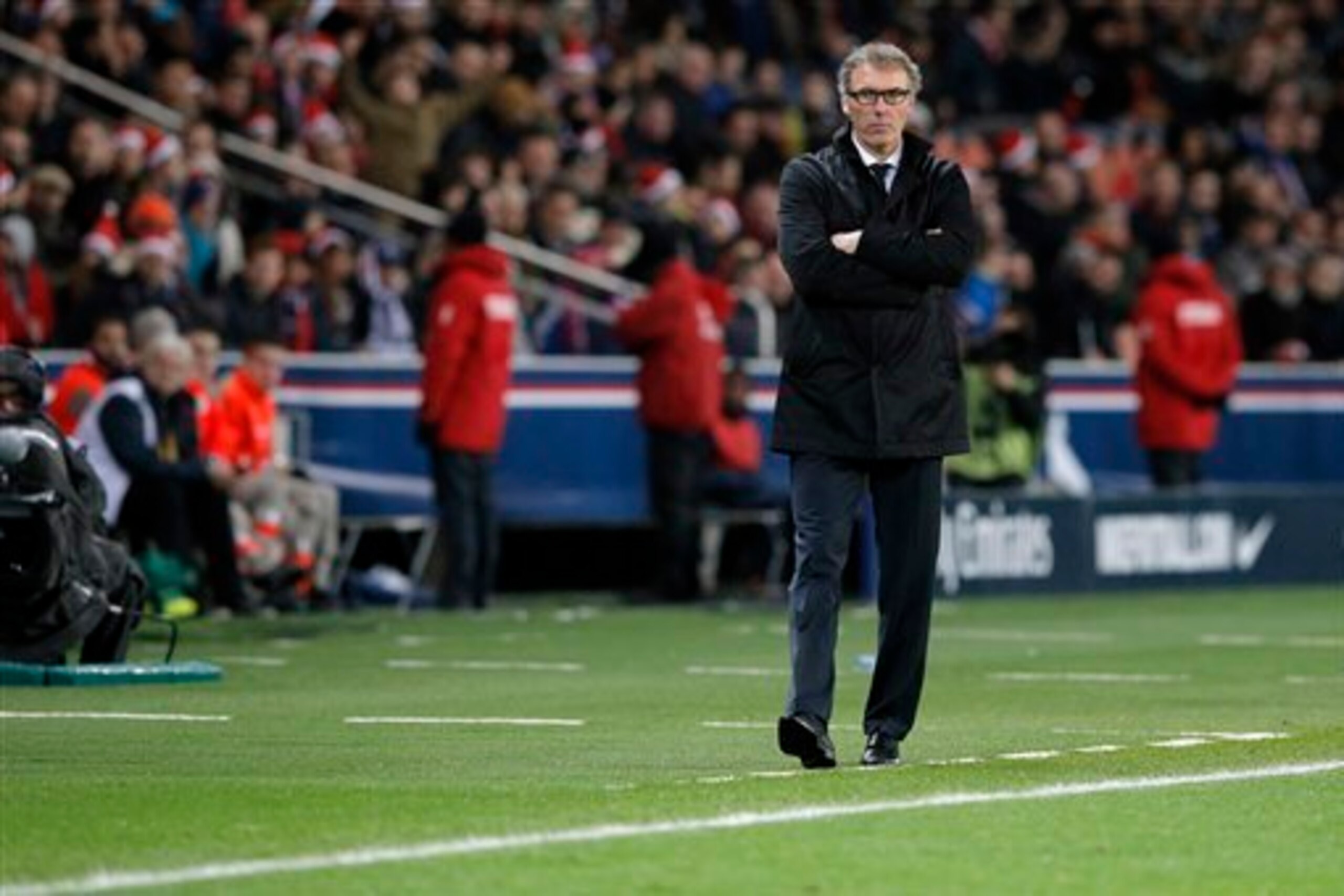 Blanc seems unhappy with Cavani. Blanc seems unhappy with Cavani.