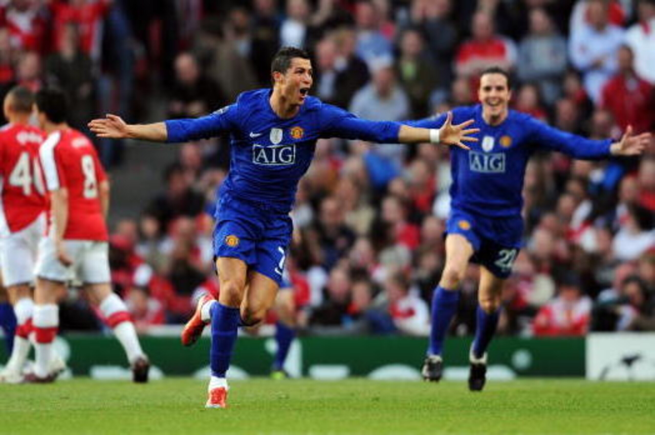LONDON, ENGLAND - MAY 05:  Cristiano Ronaldo of Manchester United celebrates scoring the second goal of the game during the UEFA Champions League Semi Final Second Leg match between Arsenal and Manchester United at Emirates Stadium on May 5, 2009 in Londo