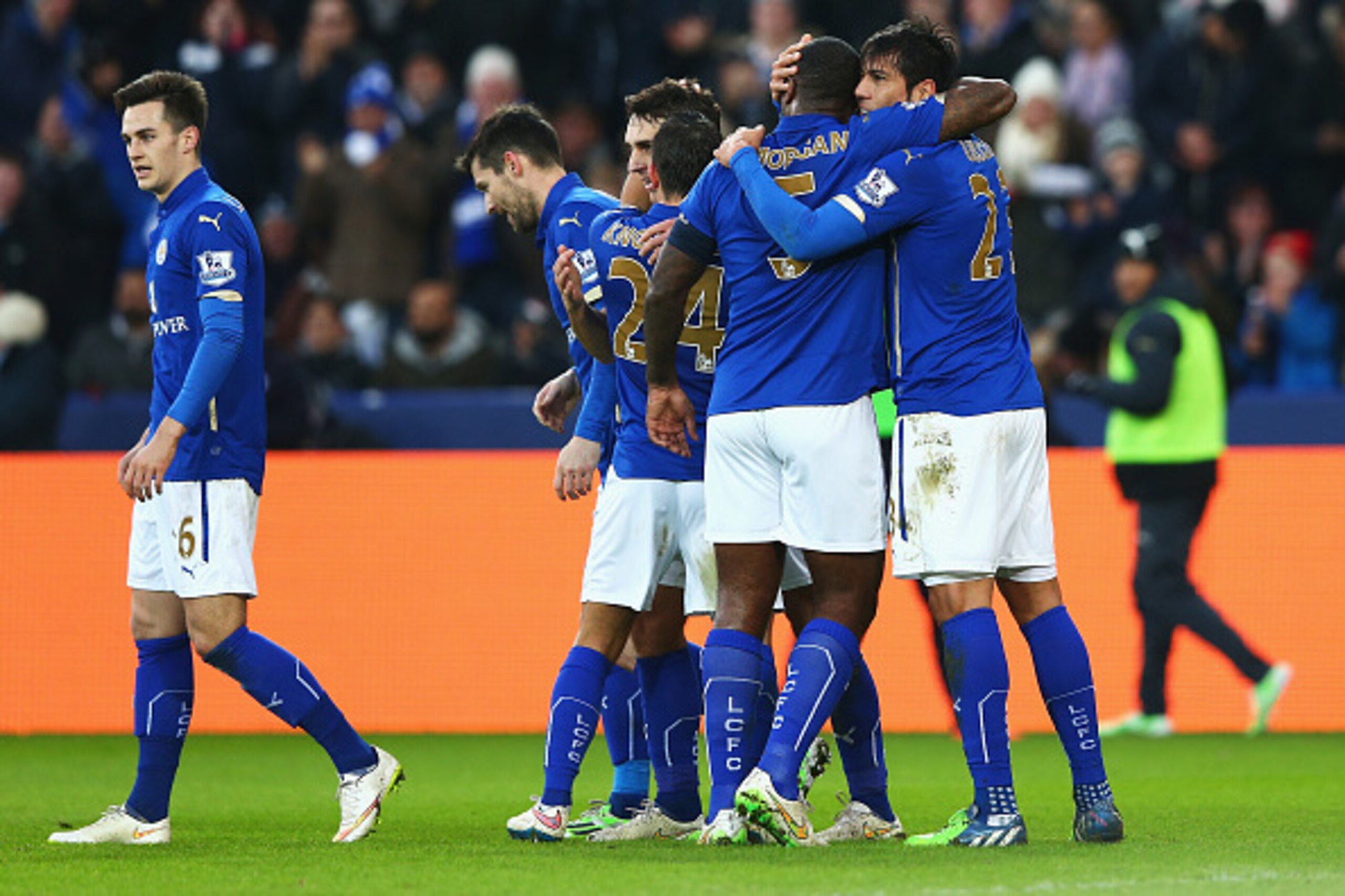 LEICESTER, ENGLAND - JANUARY 03: Leonardo Ulloa (R) of Leicester City celebrates scoring the opening goal with team mates during the FA Cup Third Round match between Leicester City and Newcastle United at The King Power Stadium on January 3, 2015 in Leice LEICESTER, ENGLAND - JANUARY 03: Leonardo Ulloa (R) of Leicester City celebrates scoring the opening goal with team mates during the FA Cup Third Round match between Leicester City and Newcastle United at The King Power Stadium on January 3, 2015 in Leice