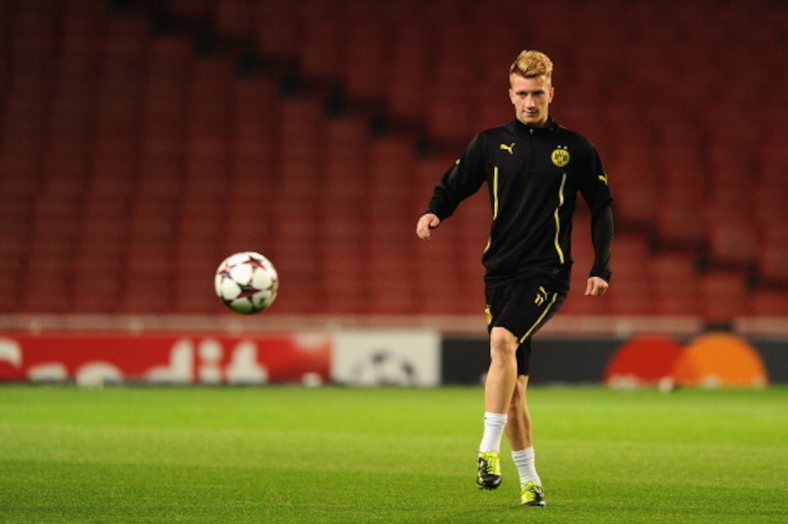 LONDON, ENGLAND - OCTOBER 21:  Marco Reus in action during a Borussia Dortmund training session ahead of the UEFA Champions League Group F match against Arsenal at Emirates Stadium on October 21, 2013 in London, England.  (Photo by Mike Hewitt/Getty Image