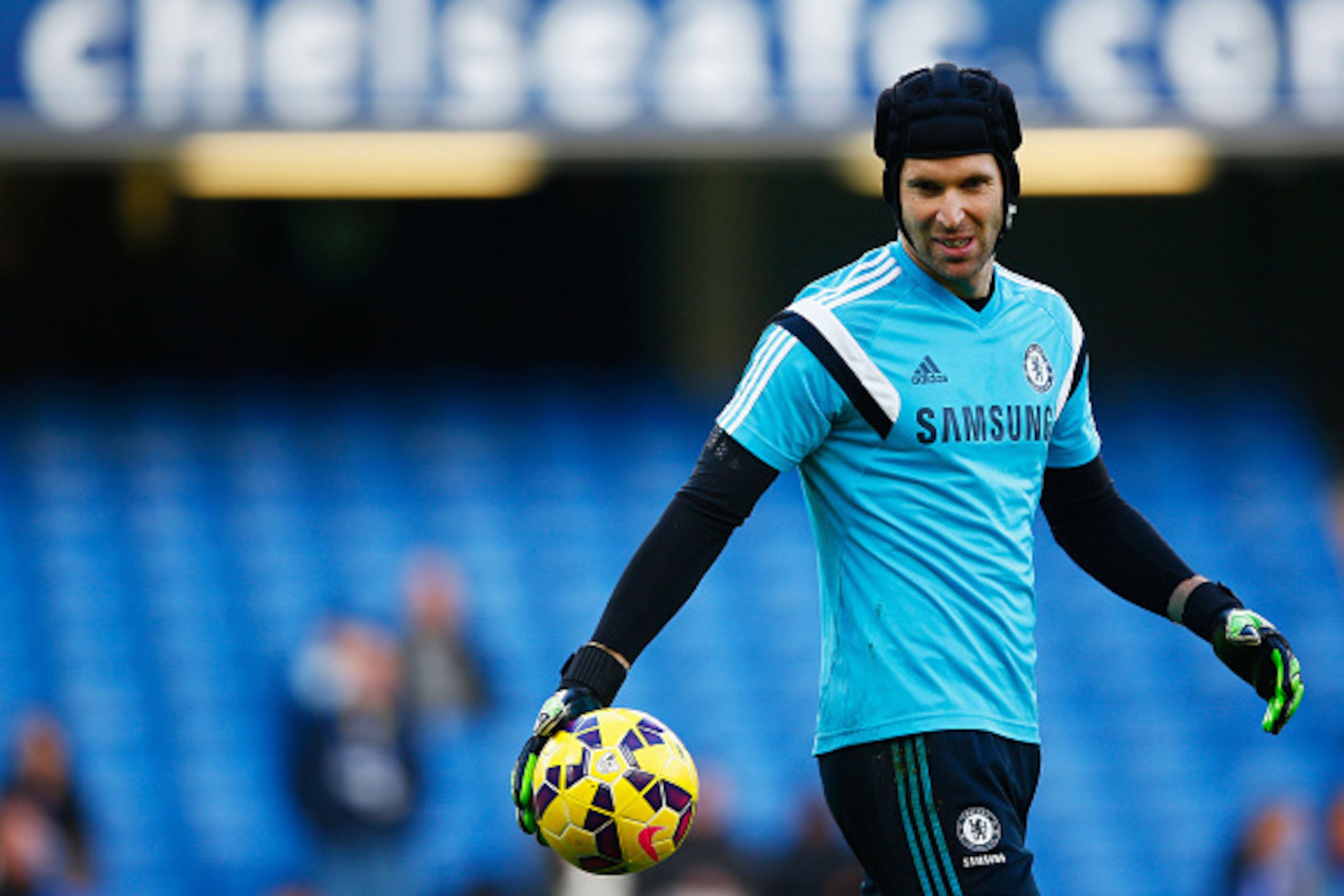 LONDON, ENGLAND - DECEMBER 13:  Goalkeeper Petr Cech of Chelsea warms up prior to the Barclays Premier League match between Chelsea and Hull City at Stamford Bridge on December 13, 2014 in London, England.  (Photo by Clive Rose/Getty Images)