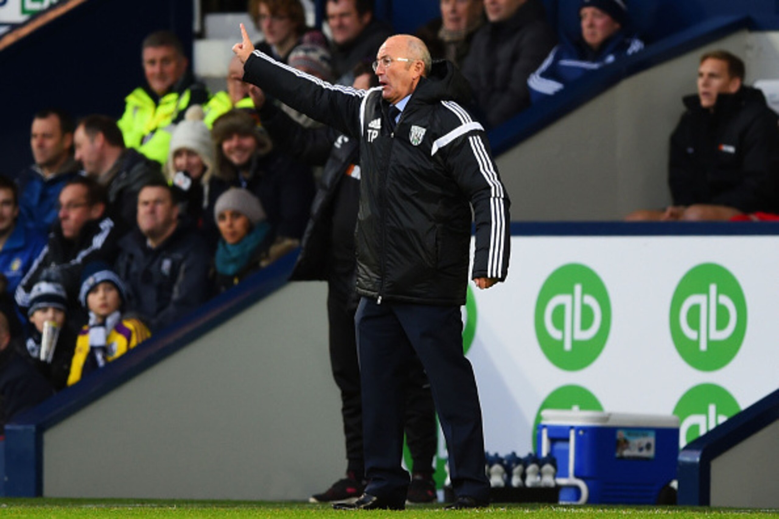 WEST BROMWICH, ENGLAND - JANUARY 03:  Tony Pulis head coach of West Bromwich Albion gives instructions during the FA Cup Third Round match between West Bromwich Albion and Gateshead at The Hawthorns on January 3, 2015 in West Bromwich, England.  (Photo by