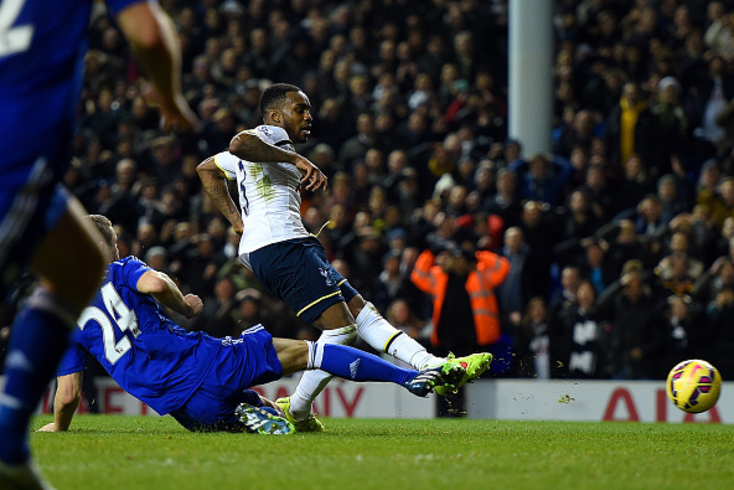 LONDON, ENGLAND - JANUARY 01:  Danny Rose of Spurs scores his team's second goal during the Barclays Premier League match between Tottenham Hotspur and Chelsea at White Hart Lane on January 1, 2015 in London, England.  (Photo by Michael Regan/Getty Images