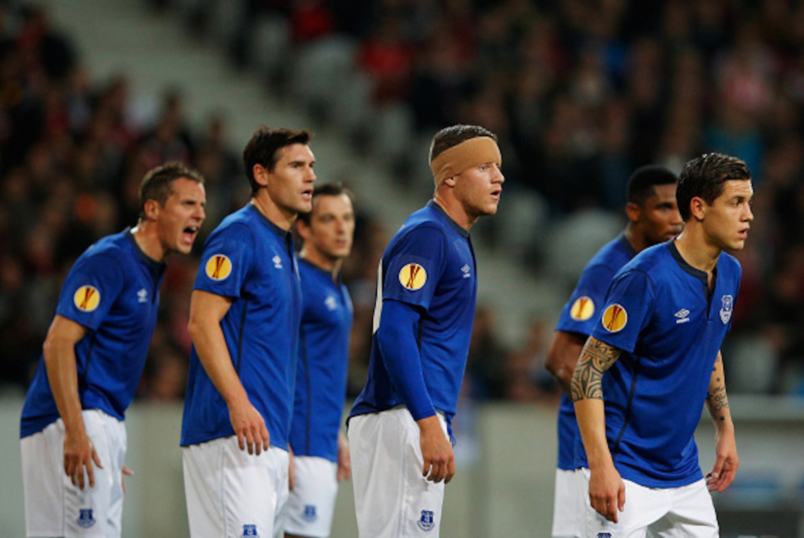 LILLE, FRANCE - OCTOBER 23:  (L-R) Phil Jagielka, Gareth Barry, Leighton Baines, Ross Barkley, Samuel Eto'o and Muhamed Besic of Everton defend a free kick during the UEFA Europa League Group H match between LOSC Lille and Everton at Grand Stade Lille Met