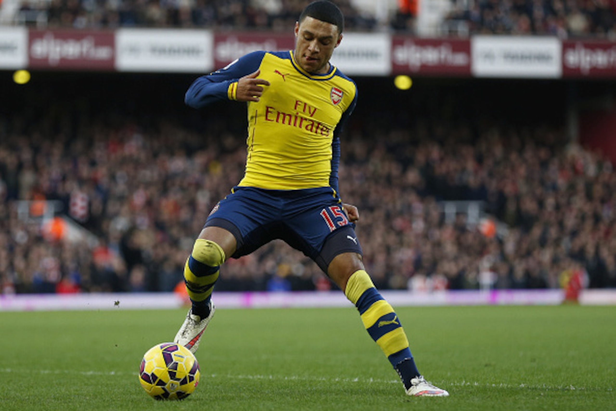 LONDON, ENGLAND - DECEMBER 28: Alex Oxlade-Chamberlain of Arsenal in action during the Barclays Premier League match between West Ham United and Arsenal at Boleyn Ground on December 28, 2014 in London, England. (Photo by Steve Bardens/Getty Images)