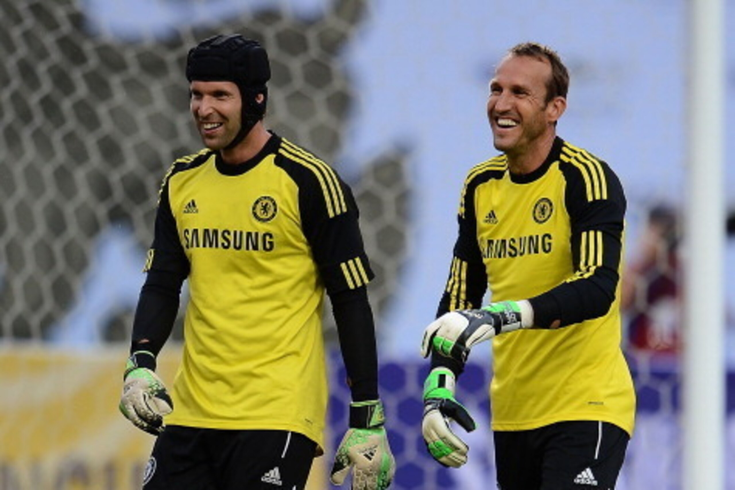 BANGKOK, THAILAND - JULY 16: Peter Cech and team-mate Mark Schwarzer during a Chelsea FC training session at Rajamangala Stadium on July 16, 2013 in Bangkok, Thailand.  (Photo by Thananuwat Srirasant/Getty Images)