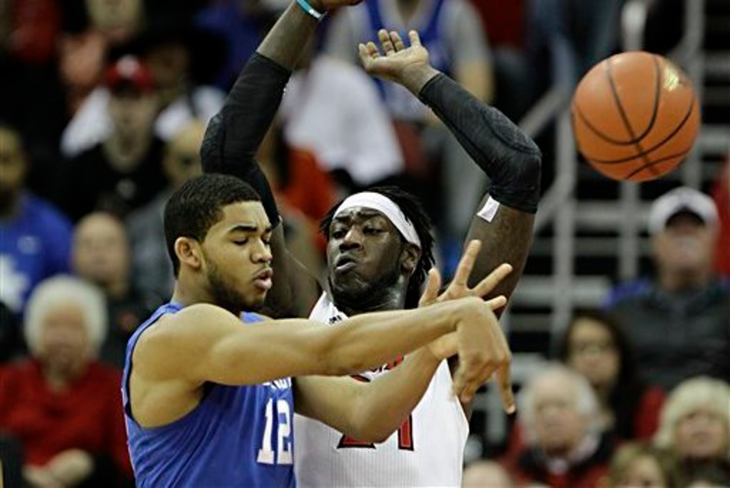 Karl-Anthony Towns and Montrezl Harrell battle during Kentucky's win over Louisville.