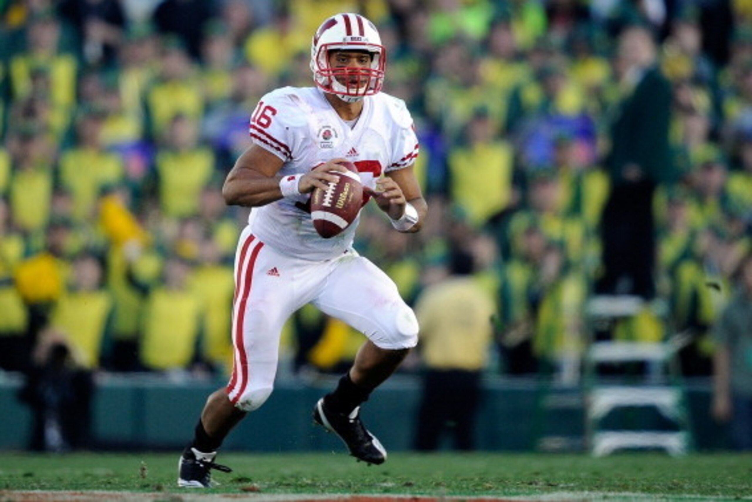 PASADENA, CA - JANUARY 02:  Quarterback Russell Wilson #16 of the Wisconsin Badgers throws the ball against the Oregon Ducks at the 98th Rose Bowl Game on January 2, 2012 in Pasadena, California.  (Photo by Kevork Djansezian/Getty Images)