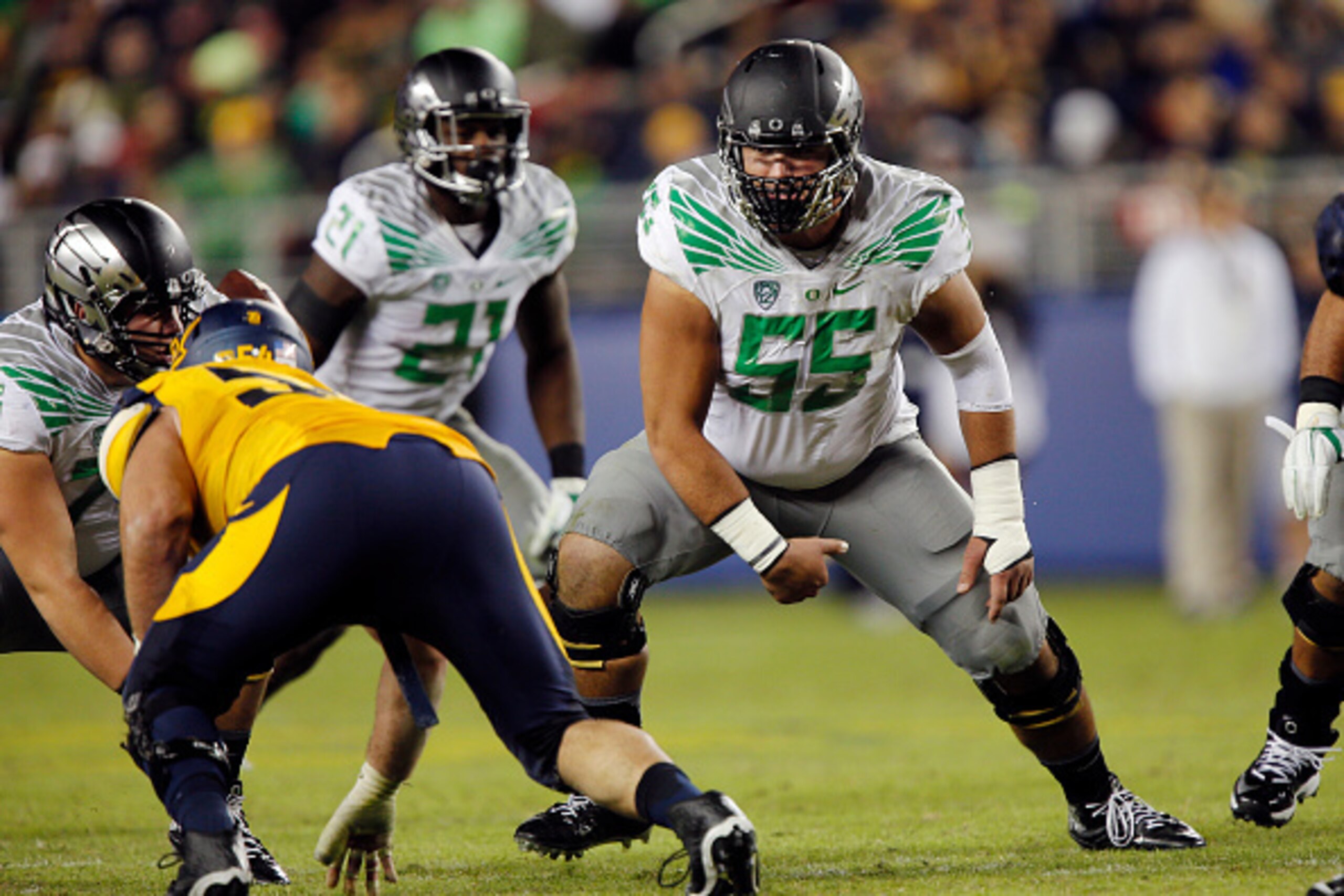 SANTA CLARA, CA - OCTOBER 24:  Center Hroniss Grasu #55 of the Oregon Ducks snaps the ball and blocks against the California Golden Bears in the third quarter on October 24, 2014 at Levi's Stadium in Santa Clara, California.  Oregon won 59-41. (Photo by B
