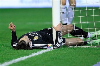 Bale missed a chance to put Madrid in front against Valencia.