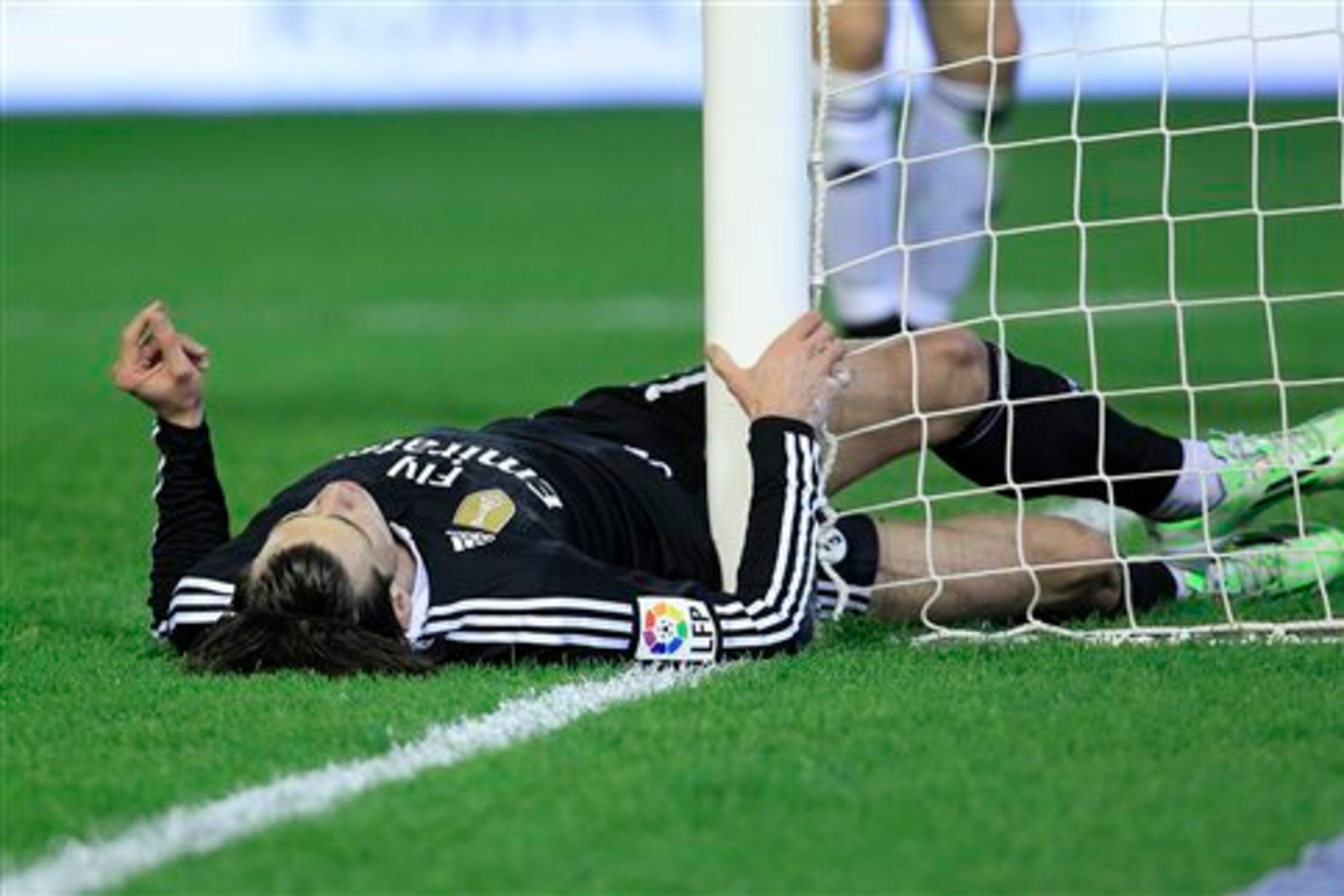 Bale missed a chance to put Madrid in front against Valencia.