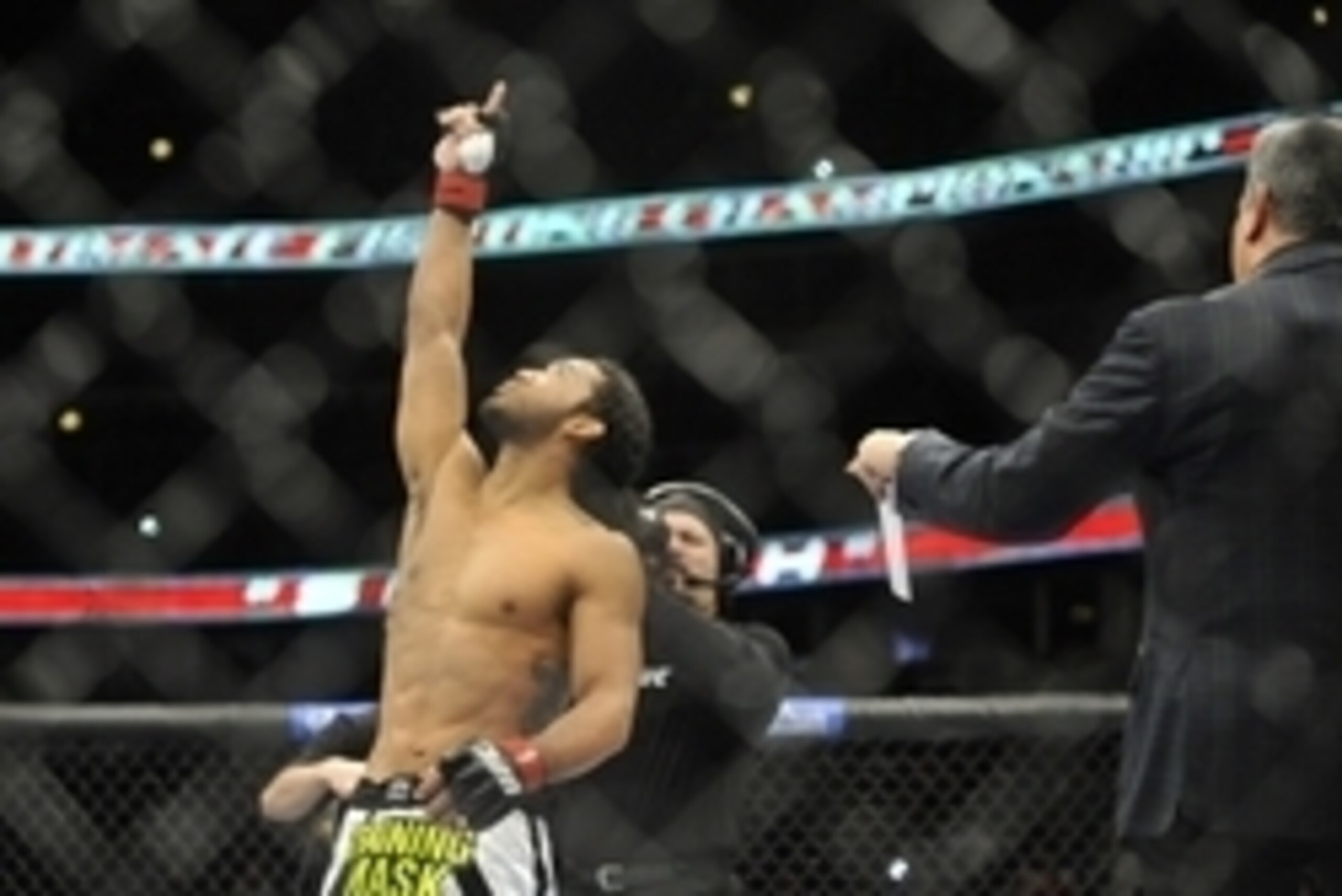 Jan 25, 2014; Chicago, IL, USA; Benson Henderson (red gloves) before his fight with Josh Thomson (not pictured) during UFC on FOX 10 at the United Center. Mandatory Credit: David Banks-USA TODAY Sports Jan 25, 2014; Chicago, IL, USA; Benson Henderson (red gloves) before his fight with Josh Thomson (not pictured) during UFC on FOX 10 at the United Center. Mandatory Credit: David Banks-USA TODAY Sports