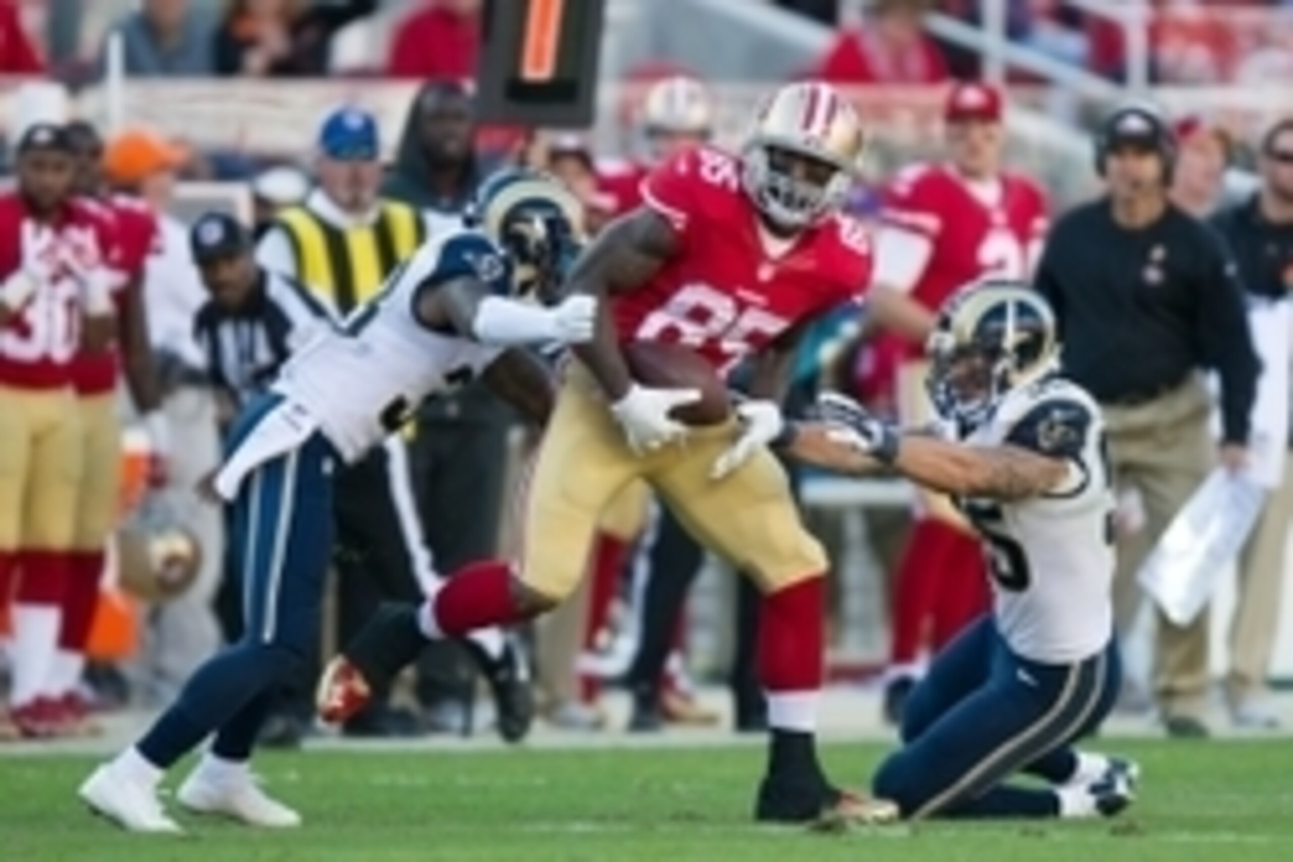 Nov 2, 2014; Santa Clara, CA, USA; San Francisco 49ers tight end Vernon Davis (85) makes a catch against the St. Louis Rams during the second quarter at Levi's Stadium. Mandatory Credit: Ed Szczepanski-USA TODAY Sports