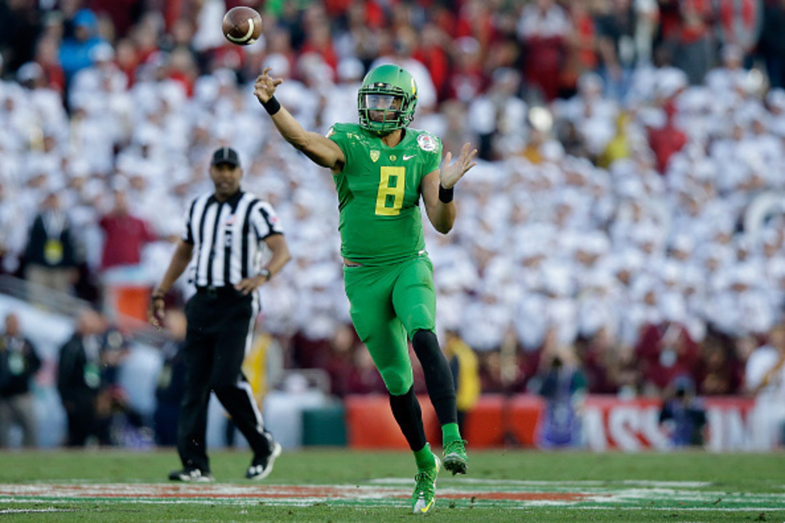 PASADENA, CA - JANUARY 01:  Quarterback Marcus Mariota #8 of the Oregon Ducks passes against the Florida State Seminoles during the College Football Playoff Semifinal at the Rose Bowl Game presented by Northwestern Mutual at the Rose Bowl on January 1, 20