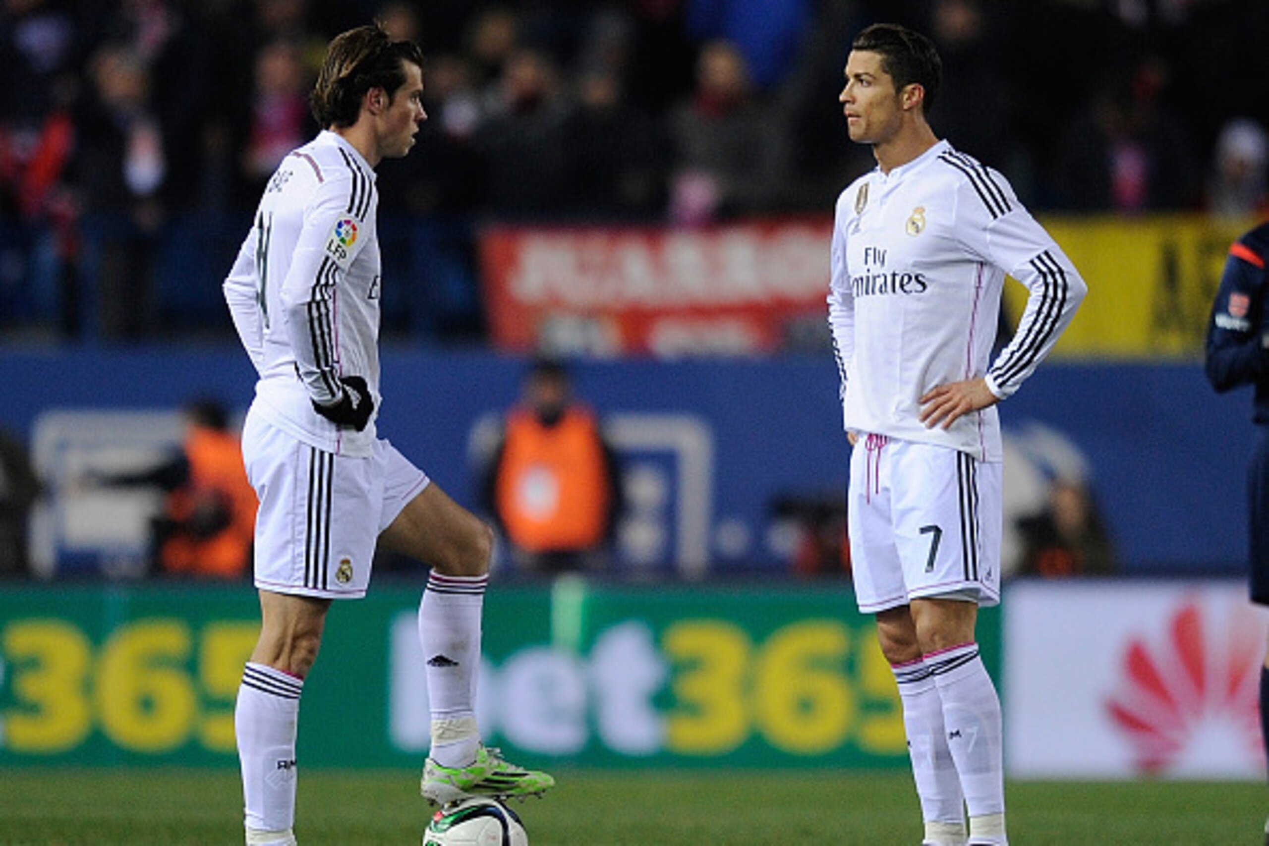 MADRID, SPAIN - JANUARY 07:  Cristiano Ronaldo and Gareth Bale of Real Madrid get ready to kick off the ball after Club Atletico de Madrid scored their 2nd goal  during the Copa del Rey Round of 16, First Leg match between Club Atletico de Madrid and Real