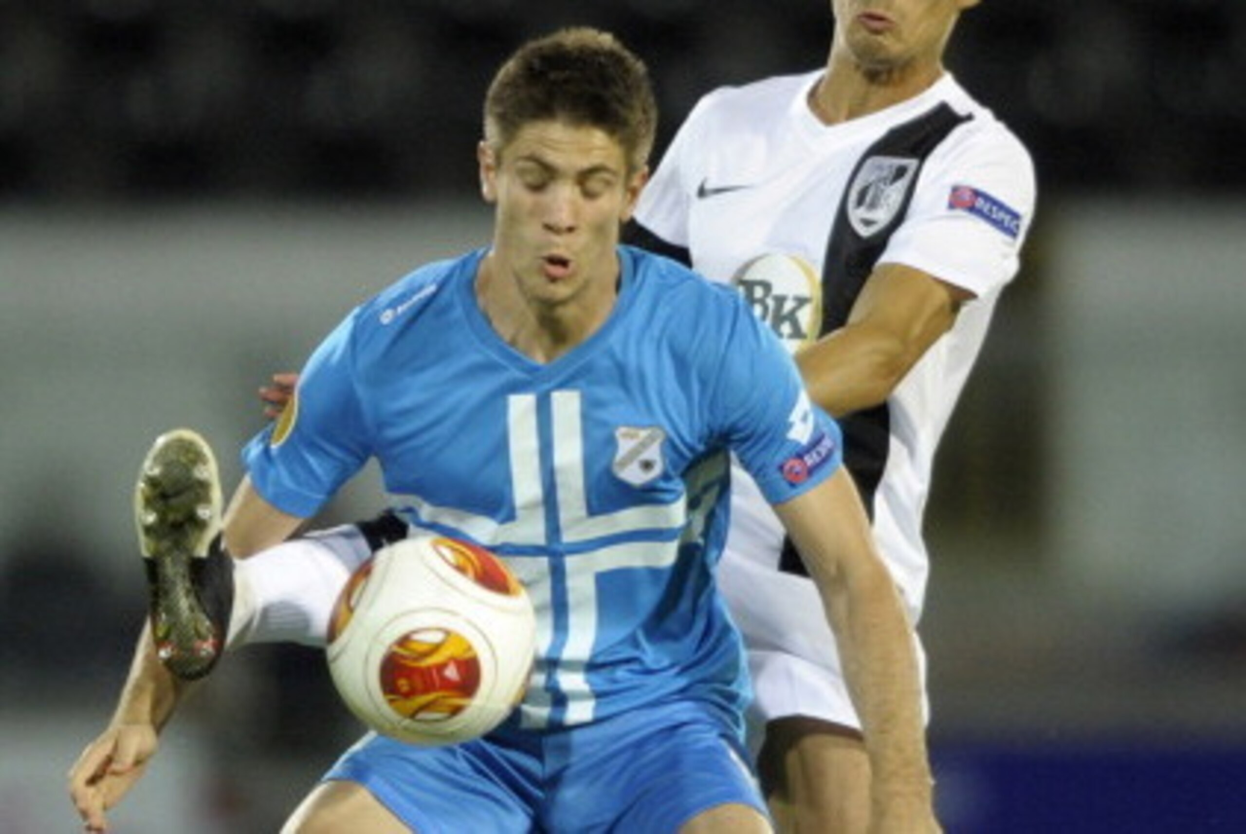 GUIMARAES, PORTUGAL - SEPTEMBER 19:  Andrej Kramaric (L) of HNK Rijeka is challenged by Pedro Correia of Vitoria SC during the UEFA Europa League group stage match between Vitoria SC and HNK Rijeka held on September 19, 2013 at the Estadio D. Afonso Henri