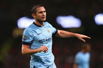 MANCHESTER, ENGLAND - JANUARY 01:  Frank Lampard of Manchester City gives instructions during the Barclays Premier League match between Manchester City and Sunderland at Etihad Stadium on January 1, 2015 in Manchester, England.  (Photo by Alex Livesey/Get