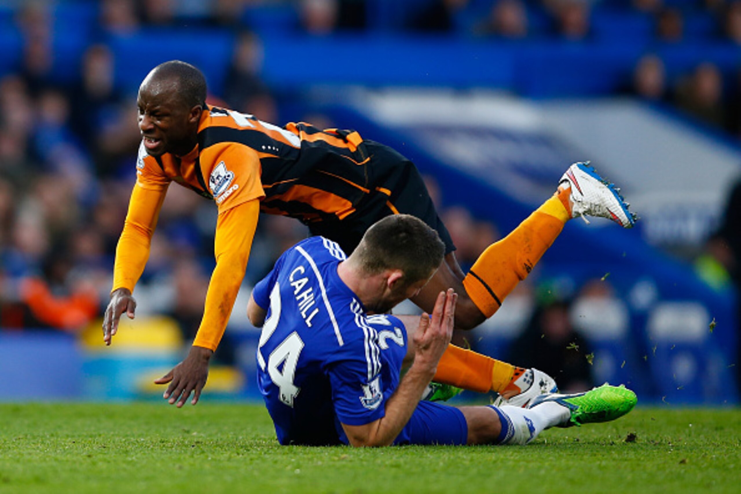LONDON, ENGLAND - DECEMBER 13: Gary Cahill of Chelsea challenges Sone Aluko of Hull City during the Barclays Premier League match between Chelsea and Hull City at Stamford Bridge on December 13, 2014 in London, England. (Photo by Clive Rose/Getty Images LONDON, ENGLAND - DECEMBER 13: Gary Cahill of Chelsea challenges Sone Aluko of Hull City during the Barclays Premier League match between Chelsea and Hull City at Stamford Bridge on December 13, 2014 in London, England. (Photo by Clive Rose/Getty Images