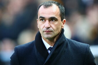 HULL, ENGLAND - JANUARY 01:  Roberto Martinez, manager of Everton looks on during the Barclays Premier League match between Hull City and Everton at KC Stadium on January 1, 2015 in Hull, England.  (Photo by Matthew Lewis/Getty Images)