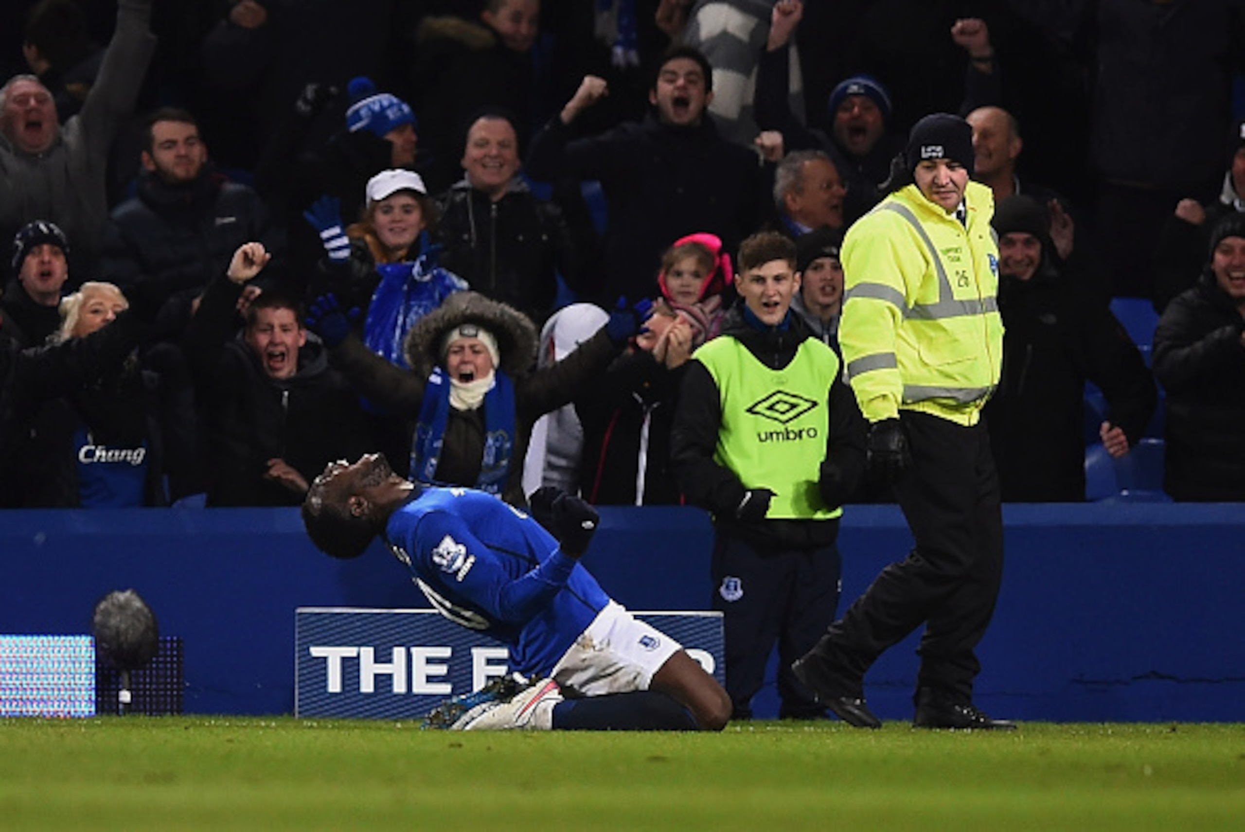 LIVERPOOL, ENGLAND - JANUARY 06:  Romelu Lukaku of Everton celebrates as he scores their first and equalising goal during the FA Cup Third Round match between Everton and West Ham United at Goodison Park on January 6, 2015 in Liverpool, England.  (Photo b