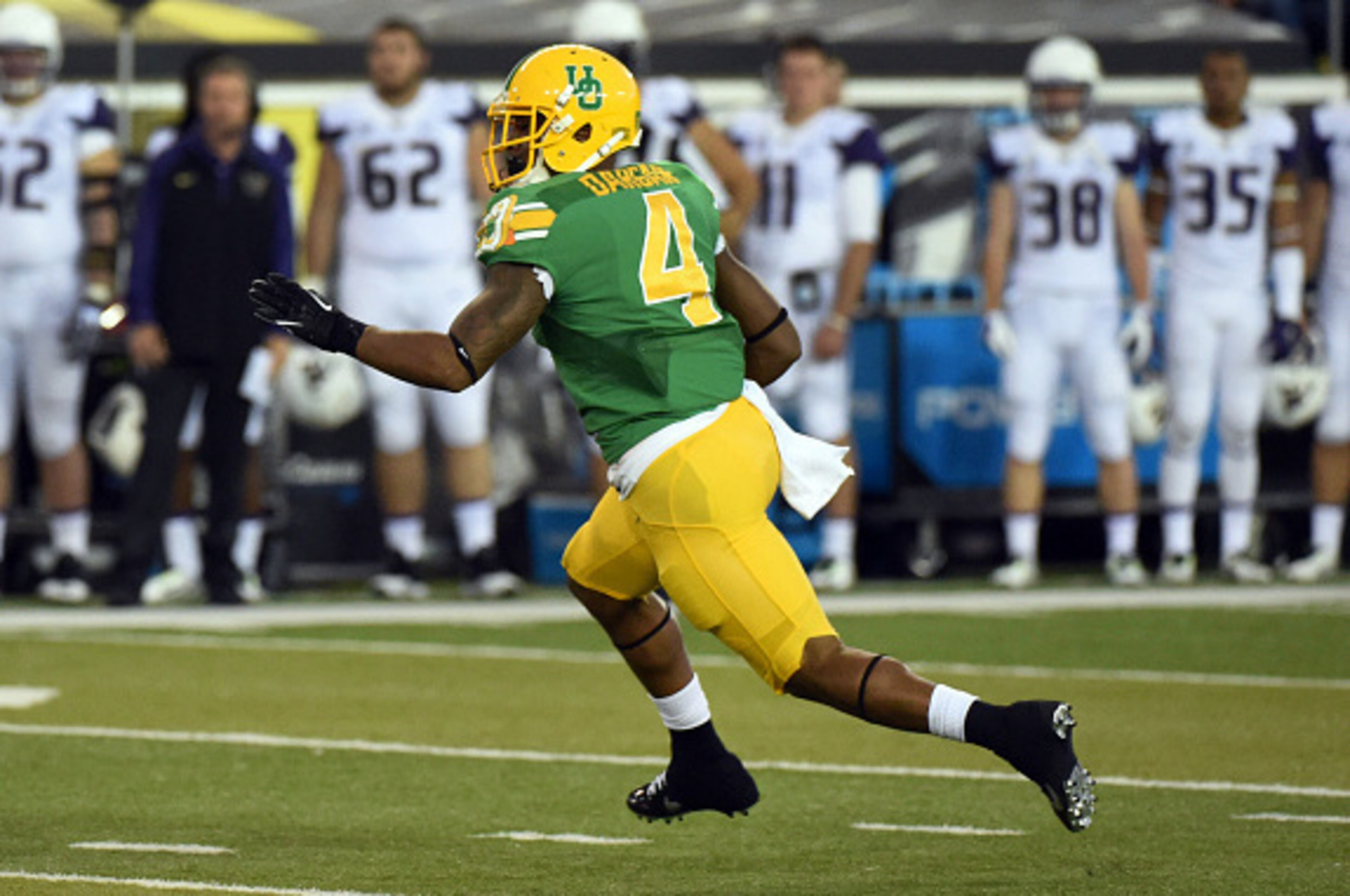 EUGENE,OR - OCTOBER 18: Defensive back Erick Dargan #4 of the Oregon Ducks runs back an interception during the second quarter of the game against the Washington Huskies at Autzen Stadium on October 18, 2014 in Eugene, Oregon. (Photo by Steve Dykes/Getty EUGENE,OR - OCTOBER 18: Defensive back Erick Dargan #4 of the Oregon Ducks runs back an interception during the second quarter of the game against the Washington Huskies at Autzen Stadium on October 18, 2014 in Eugene, Oregon. (Photo by Steve Dykes/Getty