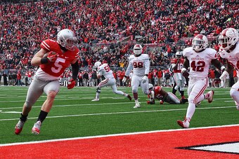 COLUMBUS, OH - NOVEMBER 22:  Jeff Heuerman #5 of the Ohio State Buckeyes scores on a four-yard touchdown reception against the Indiana Hoosiers in the first quarter at Ohio Stadium on November 22, 2014 in Columbus, Ohio.  (Photo by Jamie Sabau/Getty Image