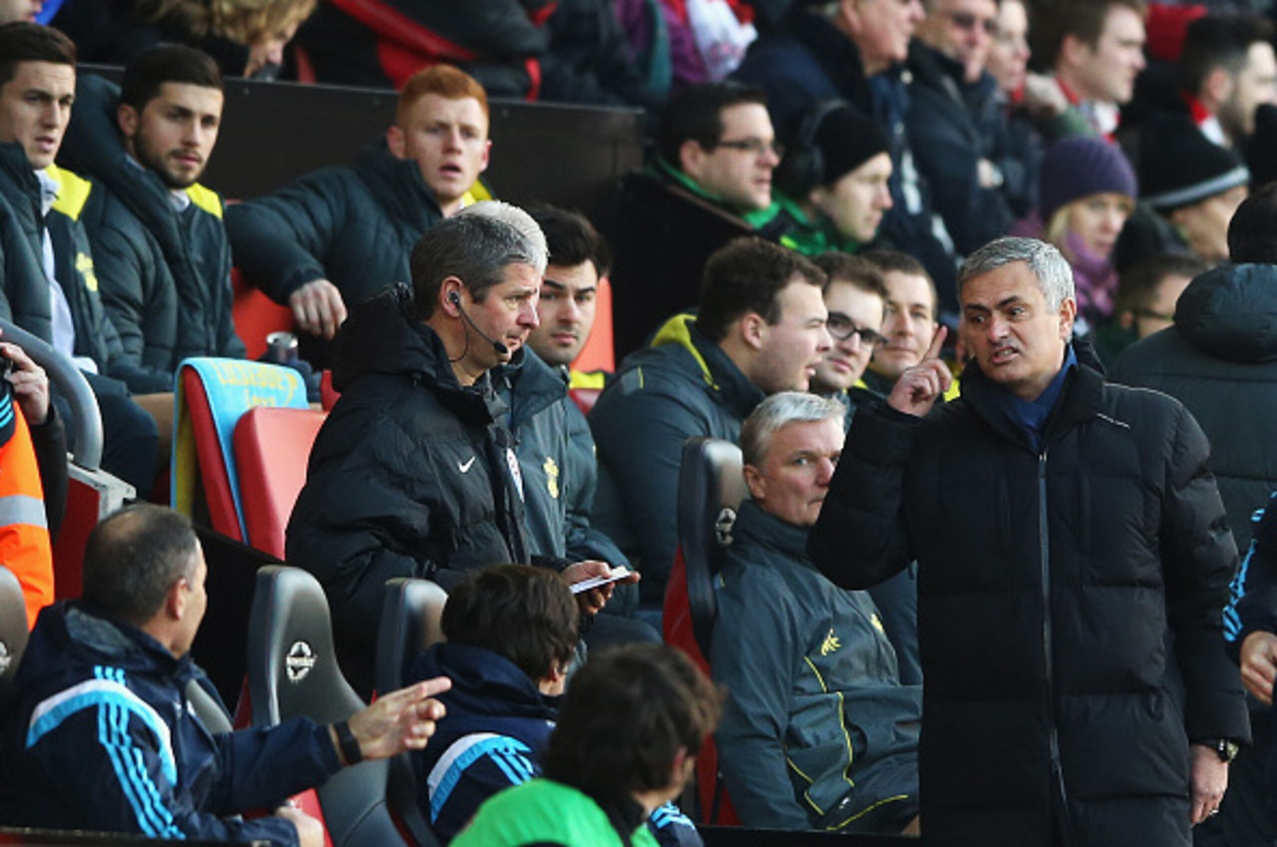 SOUTHAMPTON, ENGLAND - DECEMBER 28:  Jose Mourinho, manager of Chelsea talks to support staff after seeing Cesc Fabregas of Chelsea booked for diving during the Barclays Premier League match between Southampton and Chelsea at St Mary's Stadium on December