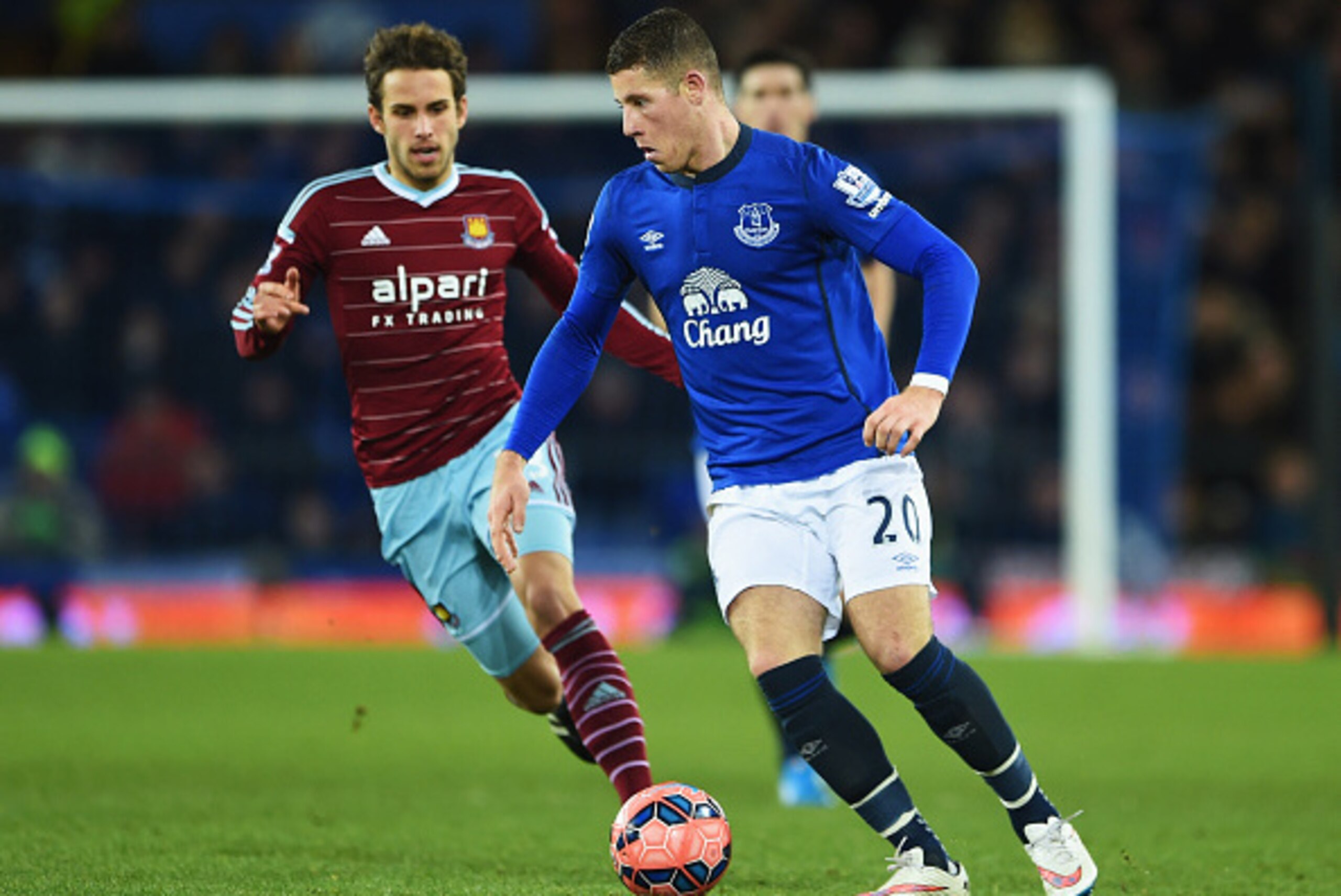 LIVERPOOL, ENGLAND - JANUARY 06: Ross Barkley of Everton in action during the FA Cup Third Round match between Everton and West Ham United at Goodison Park on January 6, 2015 in Liverpool, England. (Photo by Michael Regan/Getty Images) LIVERPOOL, ENGLAND - JANUARY 06: Ross Barkley of Everton in action during the FA Cup Third Round match between Everton and West Ham United at Goodison Park on January 6, 2015 in Liverpool, England. (Photo by Michael Regan/Getty Images)
