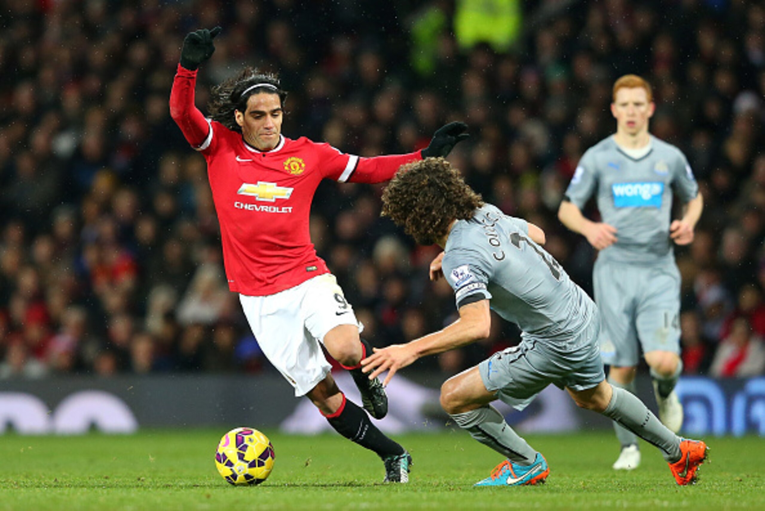 MANCHESTER, ENGLAND - DECEMBER 26:  Radamel Falcao of Manchester United competes with Fabricio Coloccini of Newcastle United during the Barclays Premier League match between Manchester United and Newcastle United at Old Trafford on December 26, 2014 in Ma