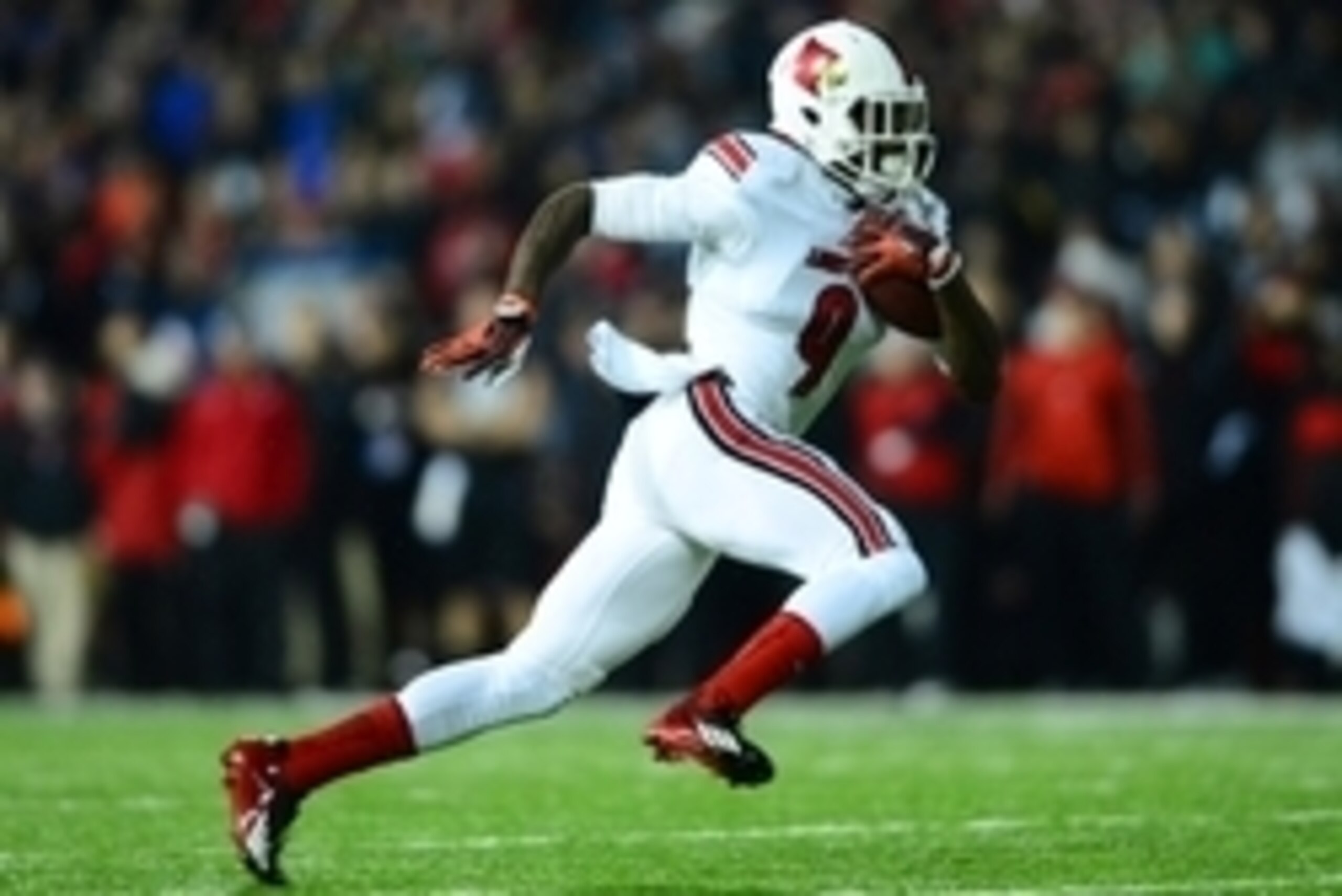 Dec 5, 2013; Cincinnati, OH, USA; Louisville Cardinals wide receiver DeVante Parker (9) makes a catch and runs for a touchdown during the first quarter against the Cincinnati Bearcats at Nippert Stadium. Mandatory Credit: Andrew Weber-USA TODAY Sports