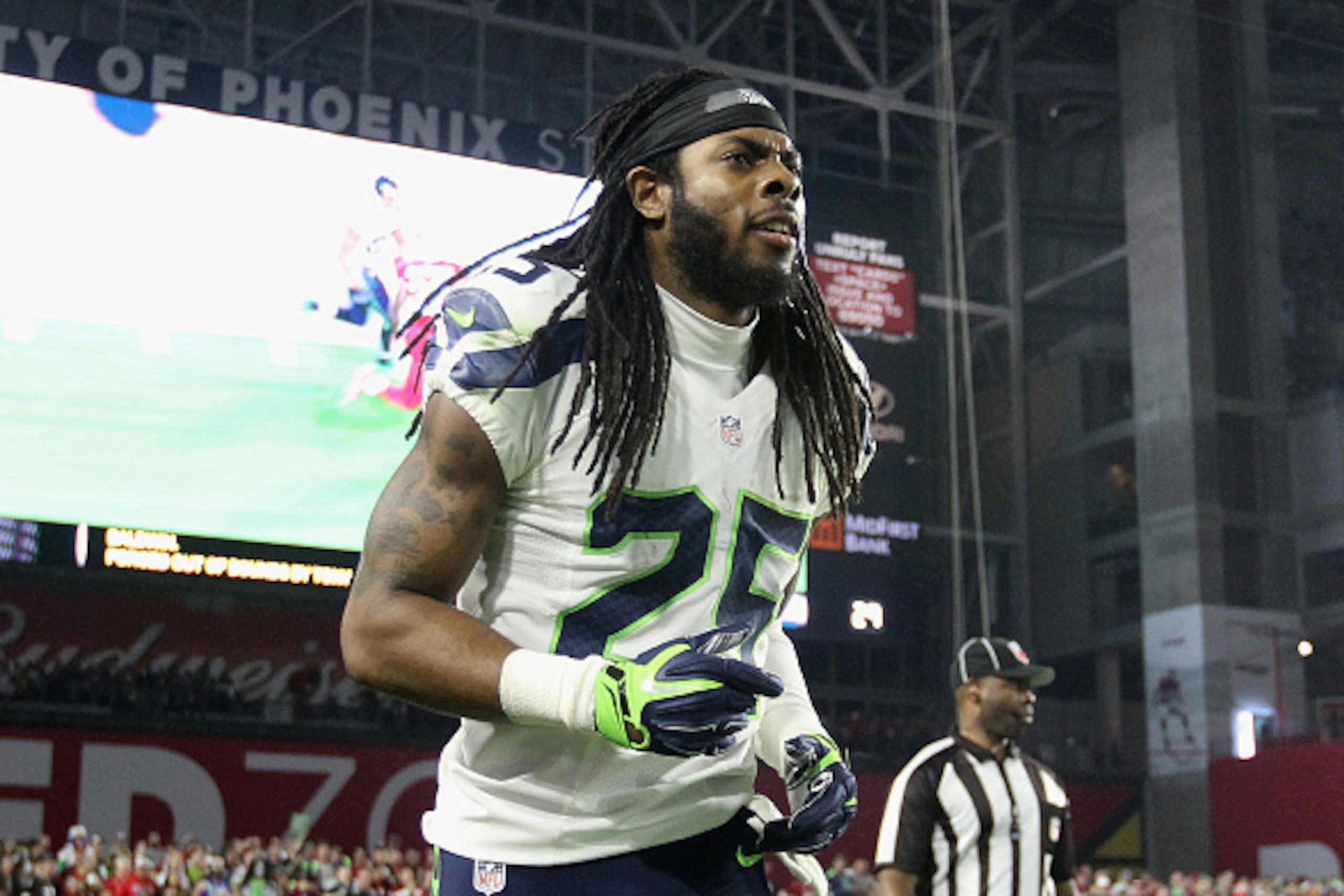 GLENDALE, AZ - DECEMBER 21:  Cornerback Richard Sherman #25 of the Seattle Seahawks during the NFL game against the Arizona Cardinals at the University of Phoenix Stadium on December 21, 2014 in Glendale, Arizona. The Seahawks defeated the Cardinals 35-6.