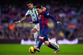 BARCELONA, SPAIN - DECEMBER 20:  Lionel Messi of FC Barcelona competes for the ball with David Rodriguez Barrera of Cordoba CF during the La Liga match between FC Barcelona and Cordoba CF at Camp Nou on December 20, 2014 in Barcelona, Spain.  (Photo by Da