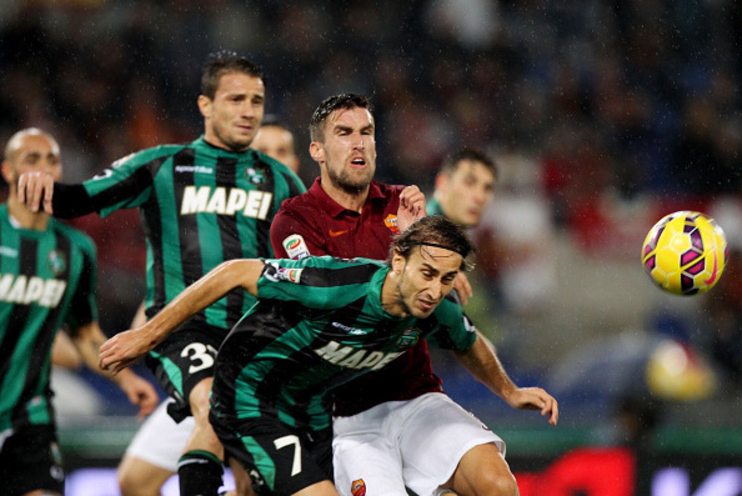 ROME, ITALY - DECEMBER 06:  Kevin Strootman of AS Roma competes for the ball with Simone Missiroli #7 of US Sassuolo Calcio during the Serie A match between AS Roma and US Sassuolo Calcio at Stadio Olimpico on December 6, 2014 in Rome, Italy.  (Photo by P