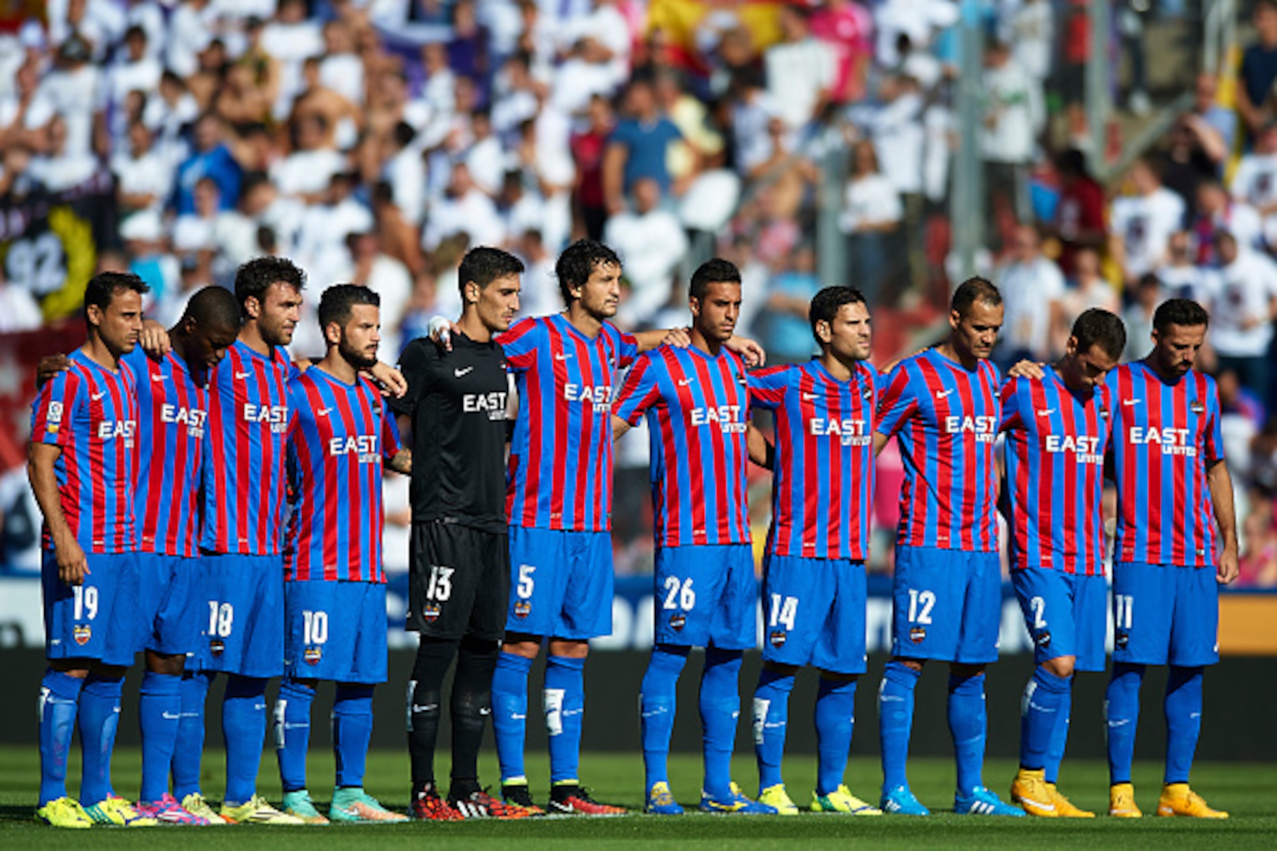 VALENCIA, SPAIN - OCTOBER 18:  Levante team observe a minutes of silence prior to the La Liga match between Levante UD and Real Madrid at Ciutat de Valencia on October 18, 2014 in Valencia, Spain.  (Photo by Manuel Queimadelos Alonso/Getty Images)