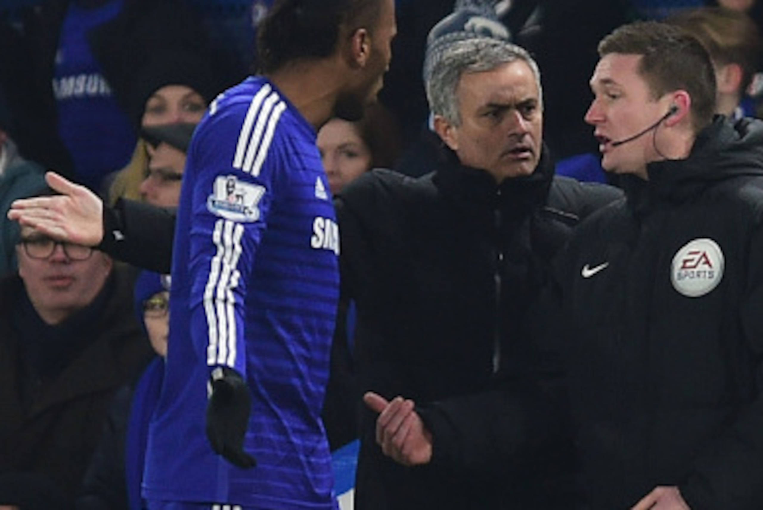 LONDON, ENGLAND - JANUARY 04: Jose Mourinho manager of Chelsea and Didier Drogba of Chelsea appeal to the fourth official during the FA Cup Third Round match between Chelsea and Watford at Stamford Bridge on January 4, 2015 in London, England. (Photo by LONDON, ENGLAND - JANUARY 04: Jose Mourinho manager of Chelsea and Didier Drogba of Chelsea appeal to the fourth official during the FA Cup Third Round match between Chelsea and Watford at Stamford Bridge on January 4, 2015 in London, England. (Photo by