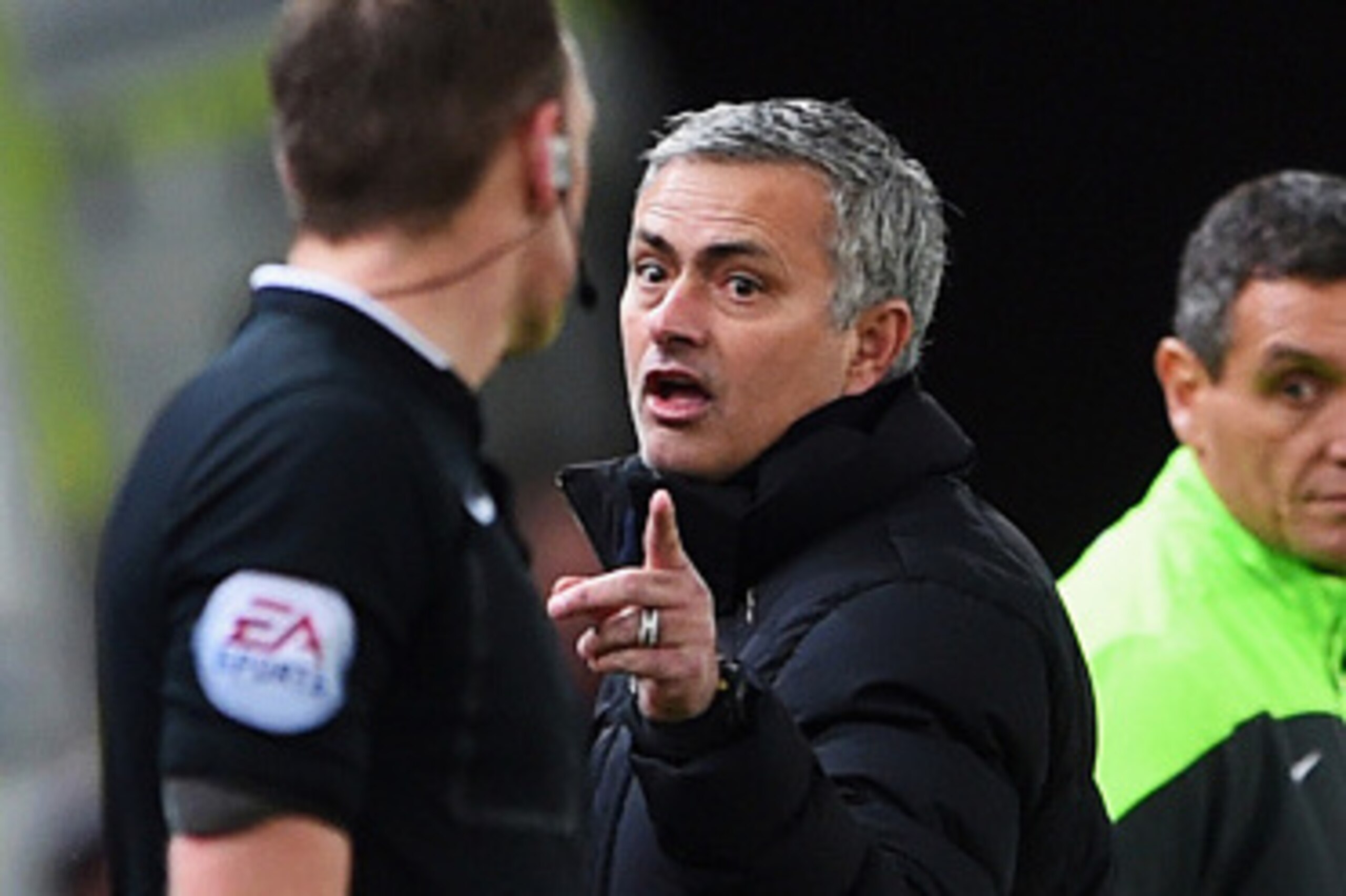 STOKE ON TRENT, ENGLAND - DECEMBER 22: Jose Mourinho manager of Chelsea (C) reacts towards the assistant referee during the Barclays Premier League match between Stoke City and Chelsea at Britannia Stadium on December 22, 2014 in Stoke on Trent, England. STOKE ON TRENT, ENGLAND - DECEMBER 22: Jose Mourinho manager of Chelsea (C) reacts towards the assistant referee during the Barclays Premier League match between Stoke City and Chelsea at Britannia Stadium on December 22, 2014 in Stoke on Trent, England.