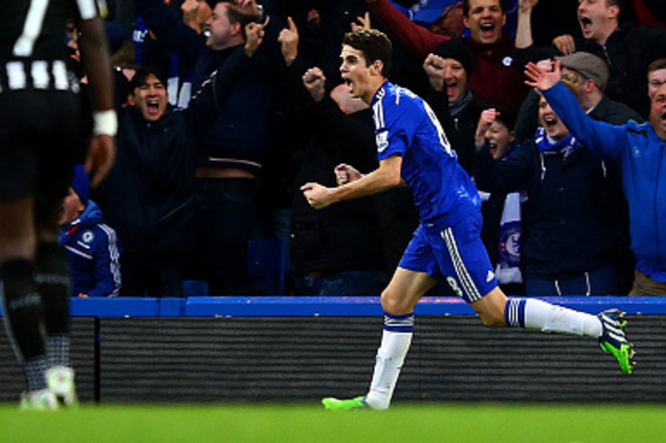 LONDON, ENGLAND - JANUARY 10:  Oscar of Chelsea celebrates after scoring the opening goal during the Barclays Premier League match between Chelsea and Newcastle United at Stamford Bridge on January 10, 2015 in London, England.  (Photo by Richard Heathcote