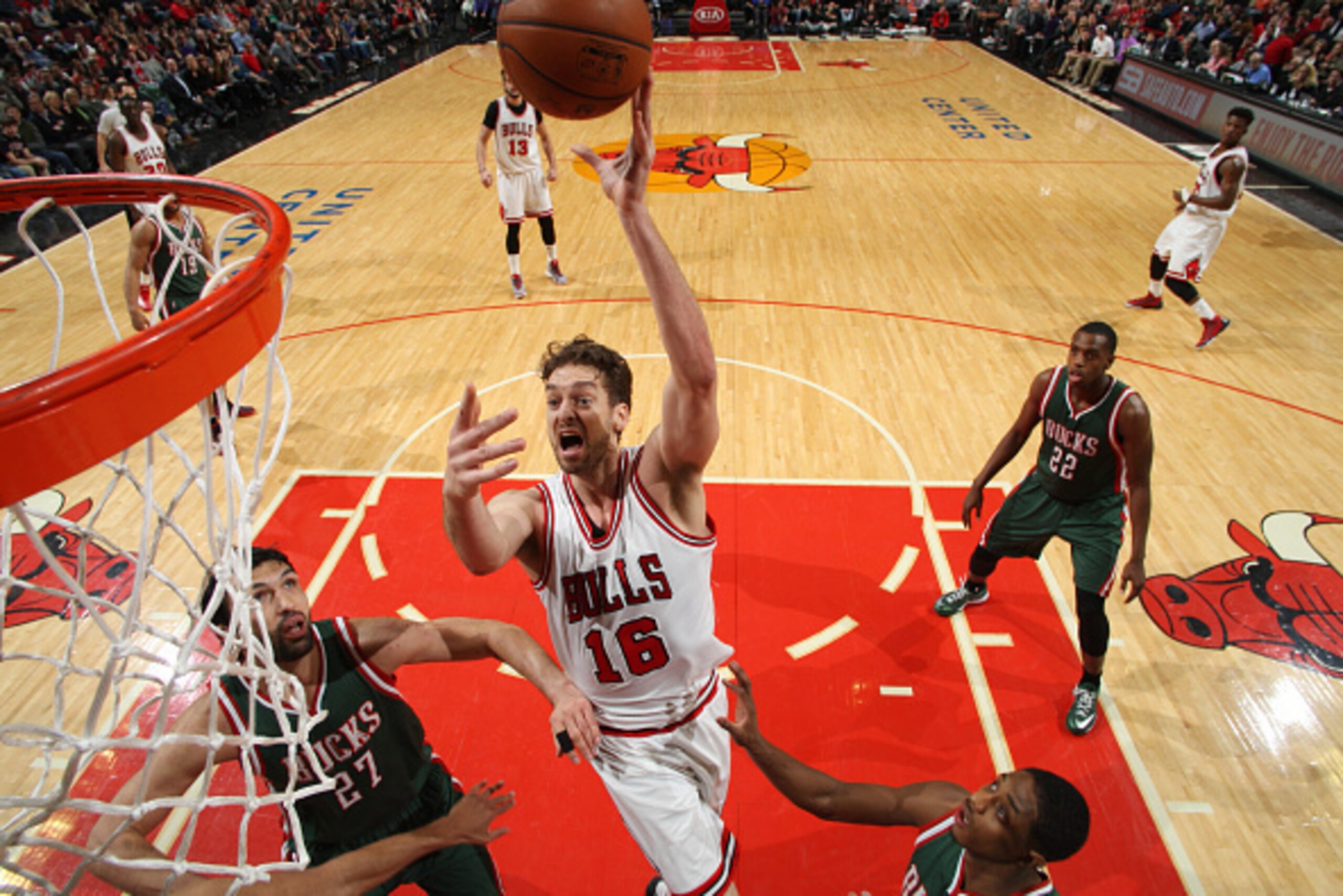 CHICAGO, IL - JANUARY 10: Pau Gasol #16 of the Chicago Bulls shoots against the Milwaukee Bucks on January 10, 2015 at the United Center in Chicago, Illinois. NOTE TO USER: User expressly acknowledges and agrees that, by downloading and or using this Phot