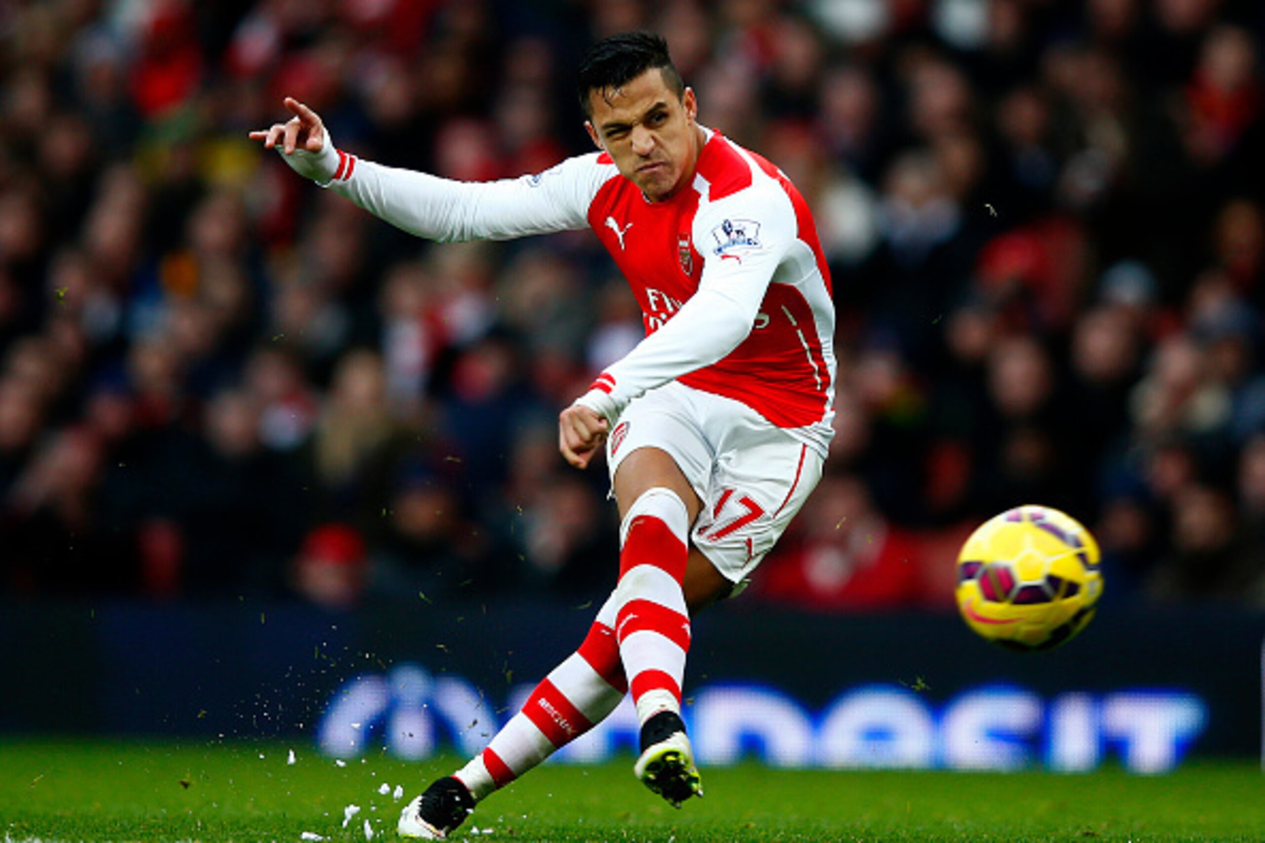LONDON, ENGLAND - JANUARY 11: Alexis Sanchez of Arsenal scores his team's third goal during the Barclays Premier League match between Arsenal and Stoke City at Emirates Stadium on January 11, 2015 in London, England. (Photo by Clive Rose/Getty Images) LONDON, ENGLAND - JANUARY 11: Alexis Sanchez of Arsenal scores his team's third goal during the Barclays Premier League match between Arsenal and Stoke City at Emirates Stadium on January 11, 2015 in London, England. (Photo by Clive Rose/Getty Images)