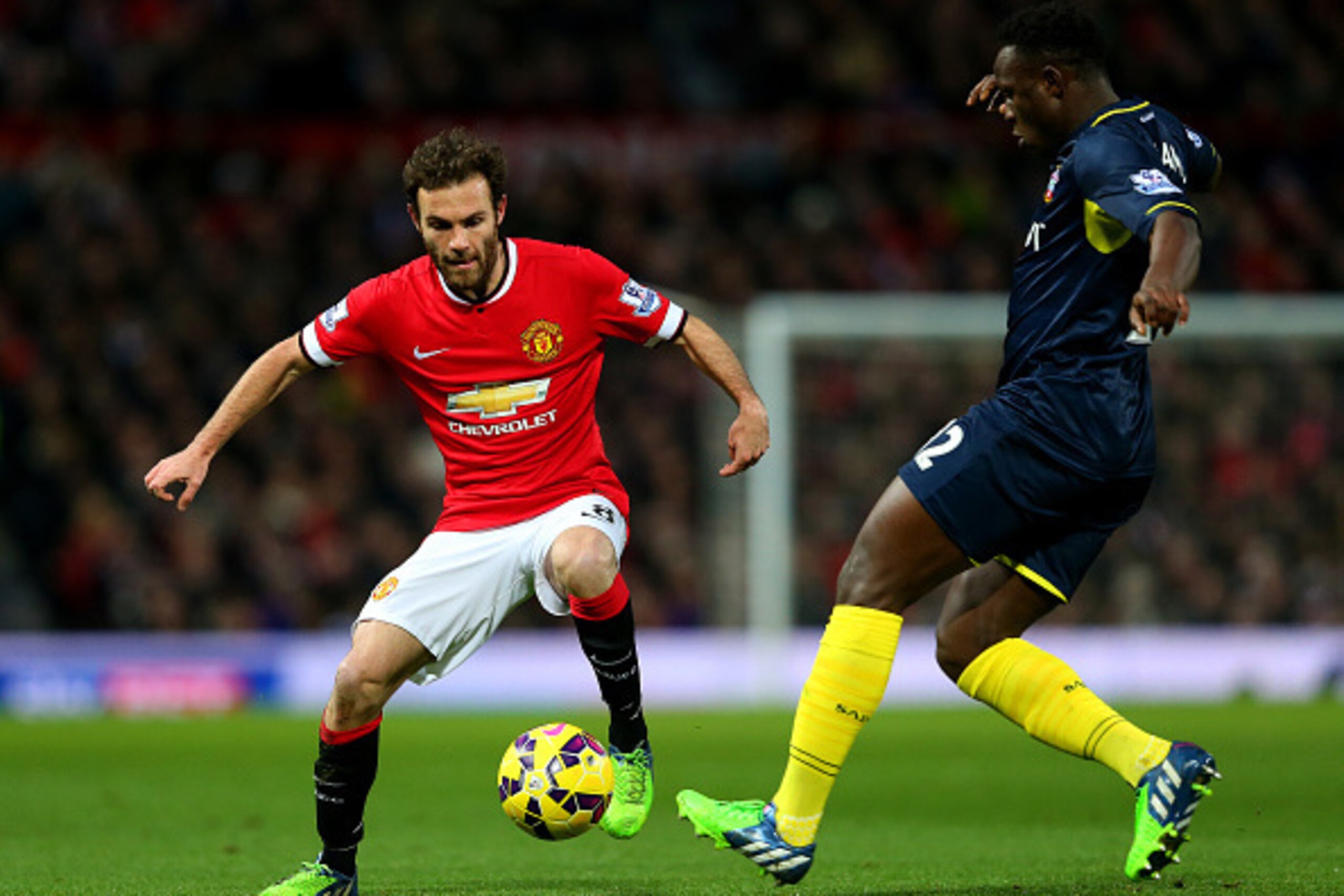MANCHESTER, ENGLAND - JANUARY 11:  Juan Mata of Manchester United controls the ball under pressure from Victor Wanyama of Southampton during the Barclays Premier League match between Manchester United and Southampton at Old Trafford on January 11, 2015 in