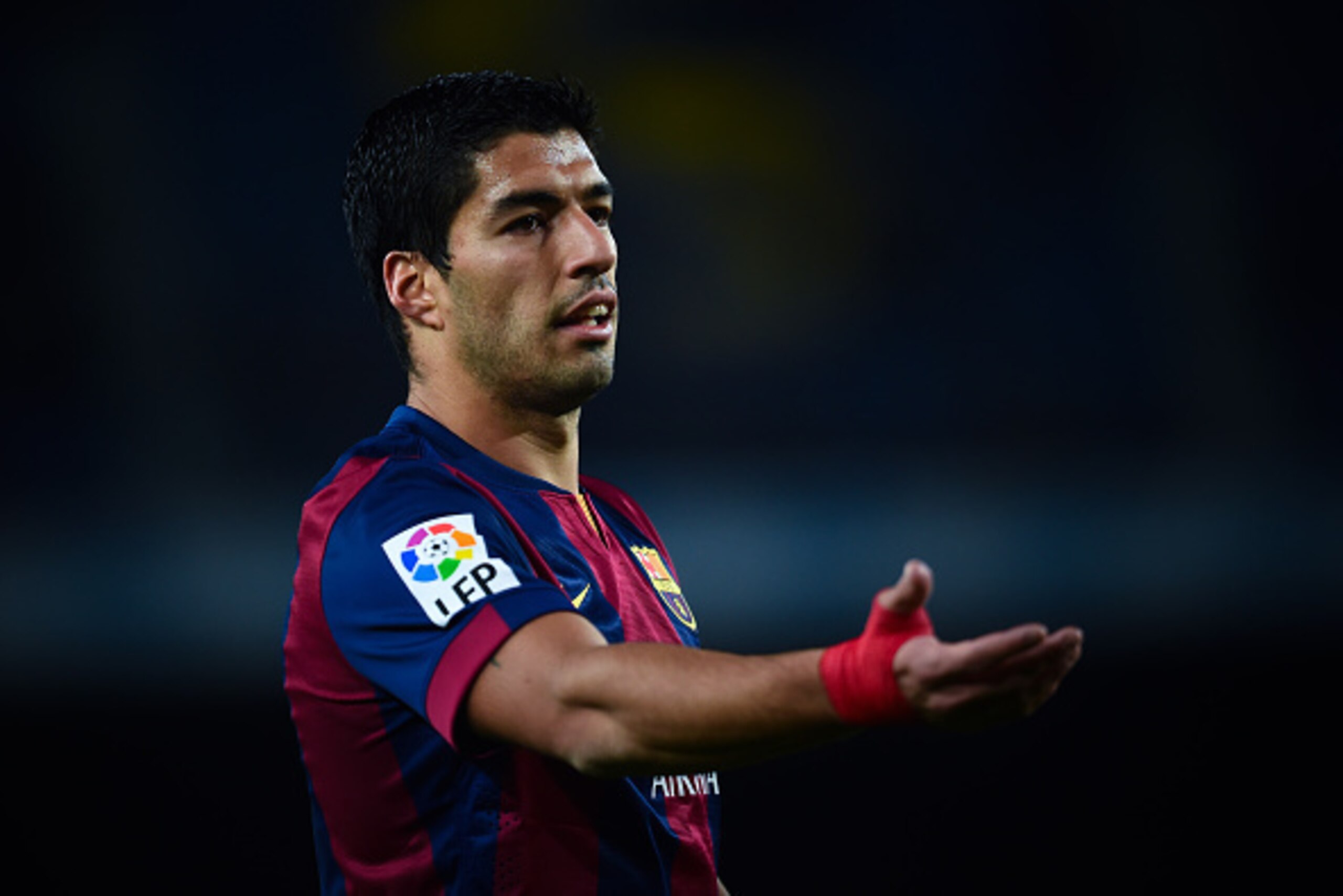 BARCELONA, SPAIN - JANUARY 08:  Luis Suarez of FC Barcelona reacts during the Copa del Rey  Round of 16 First Leg match between FC Barcelona and Elche CF at Camp Nou on January 8, 2015 in Barcelona, Spain.  (Photo by David Ramos/Getty Images)