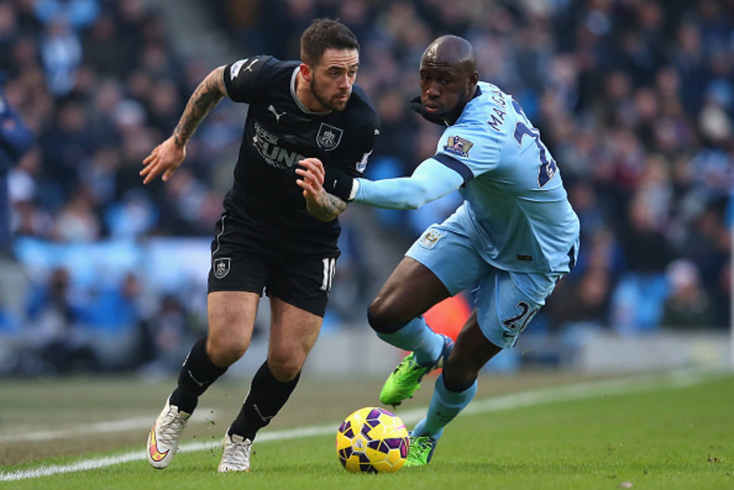 MANCHESTER, ENGLAND - DECEMBER 28:  Danny Ings of Burnley is marshalled by Eliaquim Mangala of Manchester City during the Barclays Premier League match between Manchester City and Burnley at Etihad Stadium on December 28, 2014 in Manchester, England.  (Ph