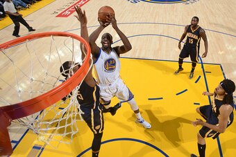 OAKLAND, CA - JANUARY 7:  Draymond Green #23 of the Golden State Warriors drives to the basket against the Indiana Pacers on January 7, 2015 at Oracle Arena in Oakland, California. NOTE TO USER: User expressly acknowledges and agrees that, by downloading 