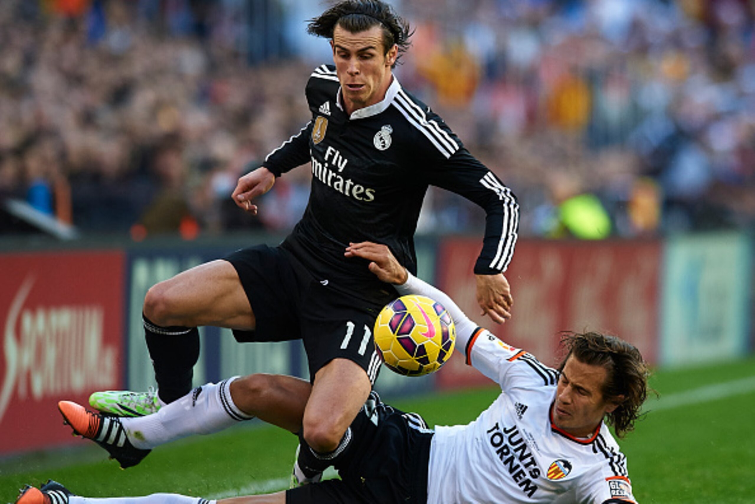 VALENCIA, SPAIN - JANUARY 04:  Lucas Orban of Valencia competes for the ball with Gareth Bale (L) of Real Madrid during the La Liga match between Valencia CF and Real Madrid CF at Estadi de Mestalla on January 4, 2015 in Valencia, Spain.  (Photo by Manuel